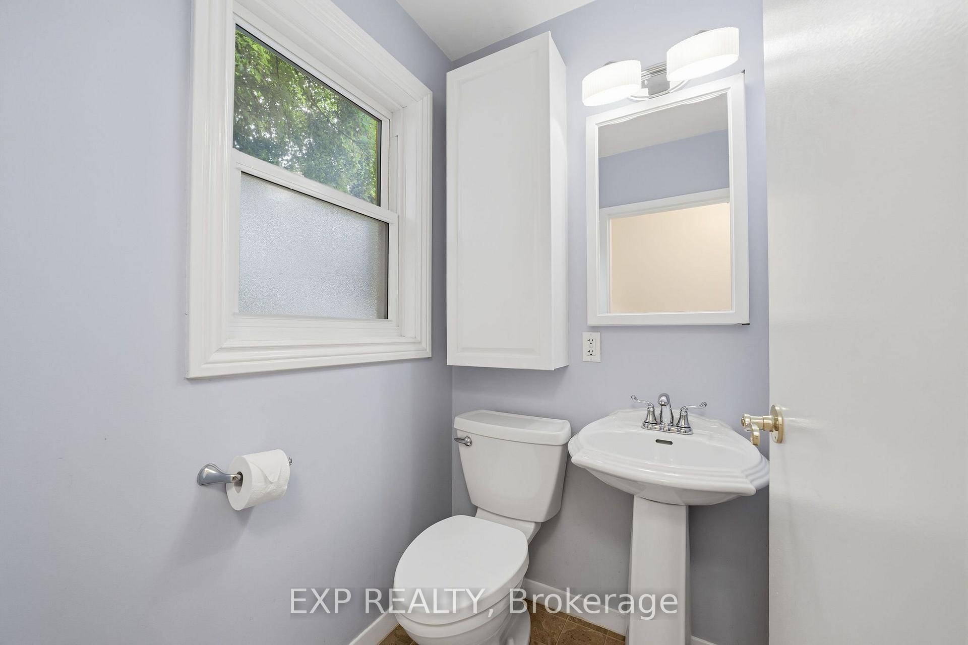 Photo 11 of 42 Queen Mary Crescent, London, North L — HOMEH