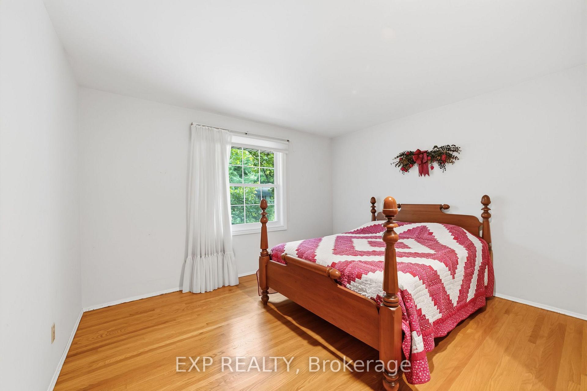 Photo 15 of 42 Queen Mary Crescent, London, North L — HOMEH