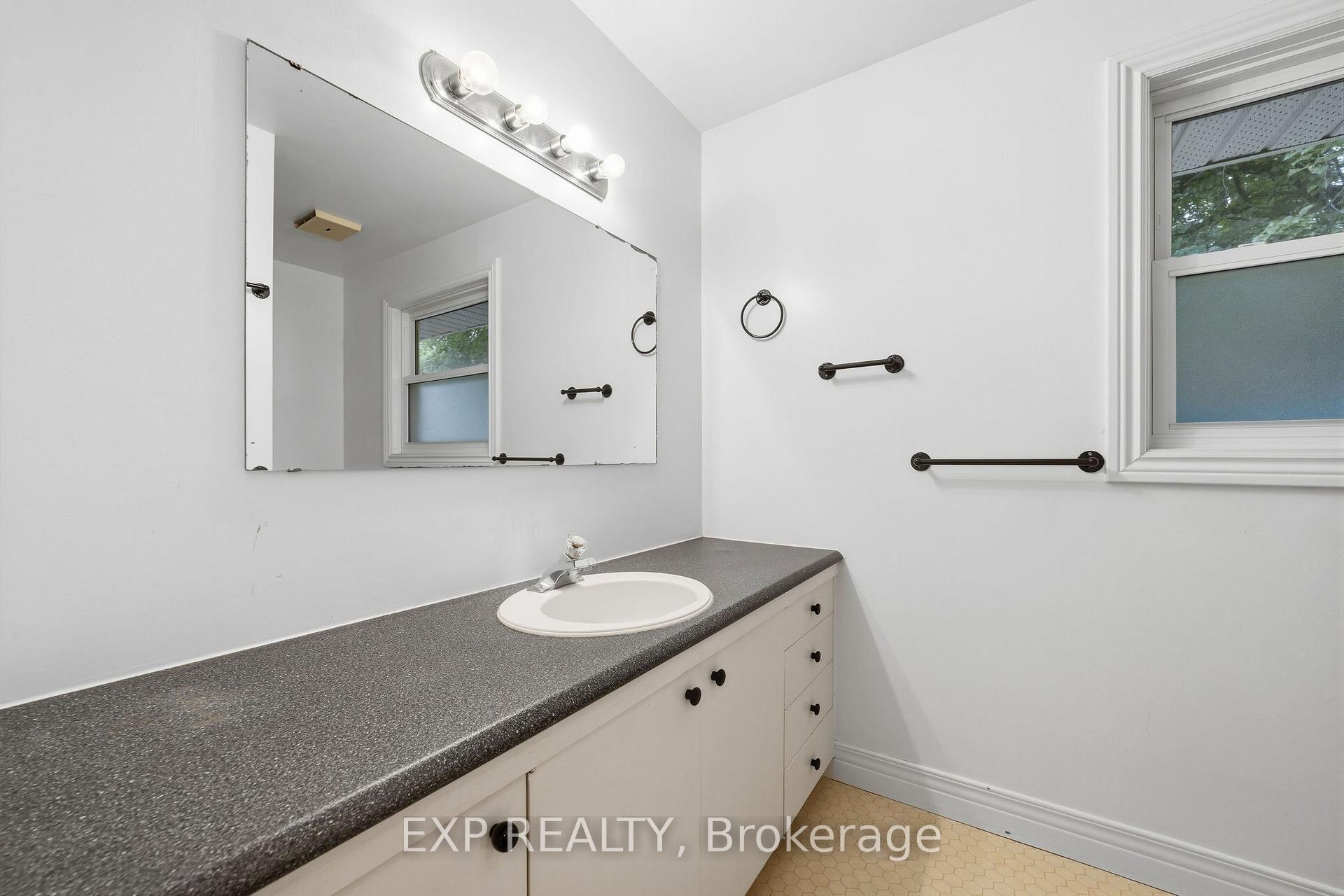 Photo 16 of 42 Queen Mary Crescent, London, North L — HOMEH