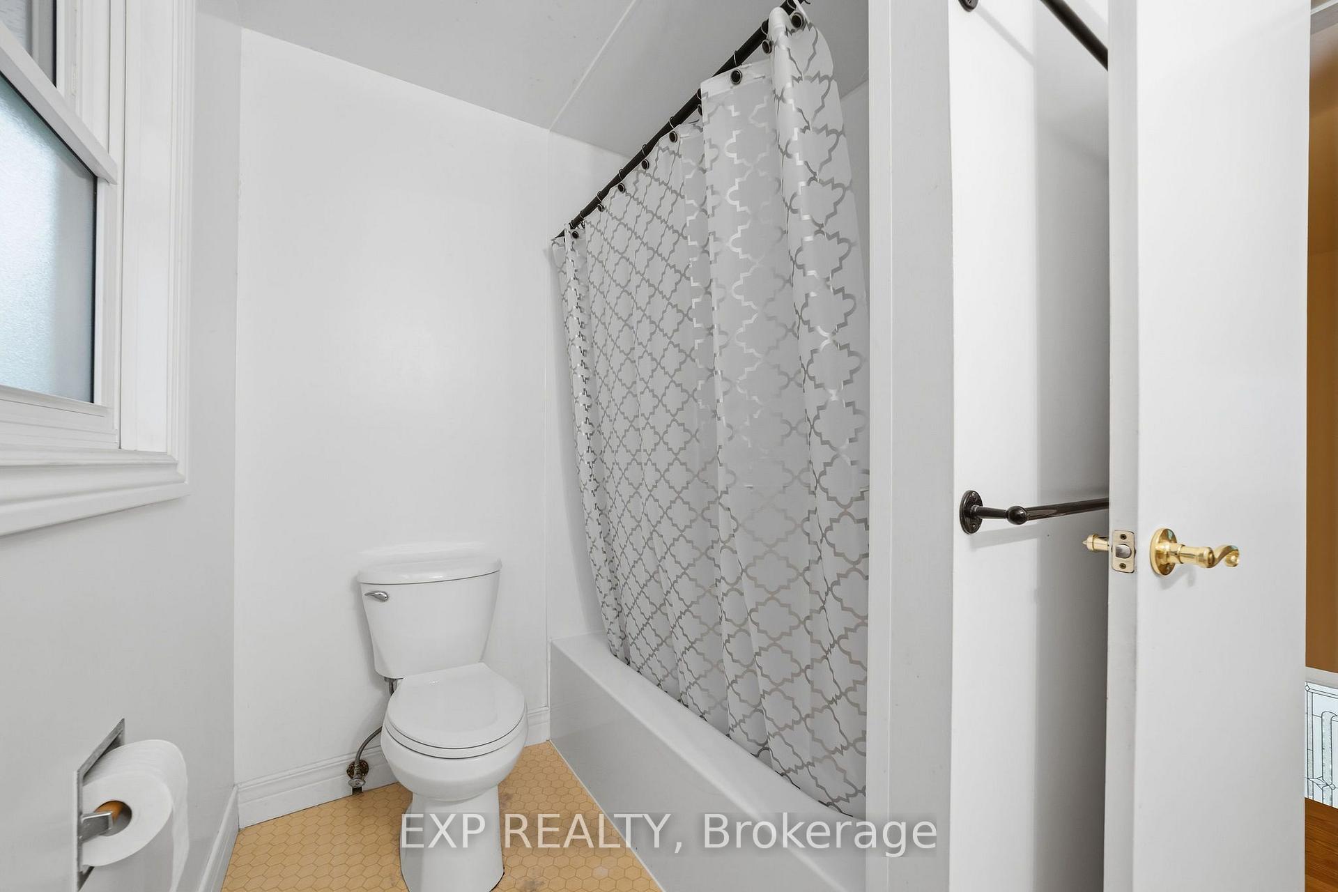 Photo 17 of 42 Queen Mary Crescent, London, North L — HOMEH