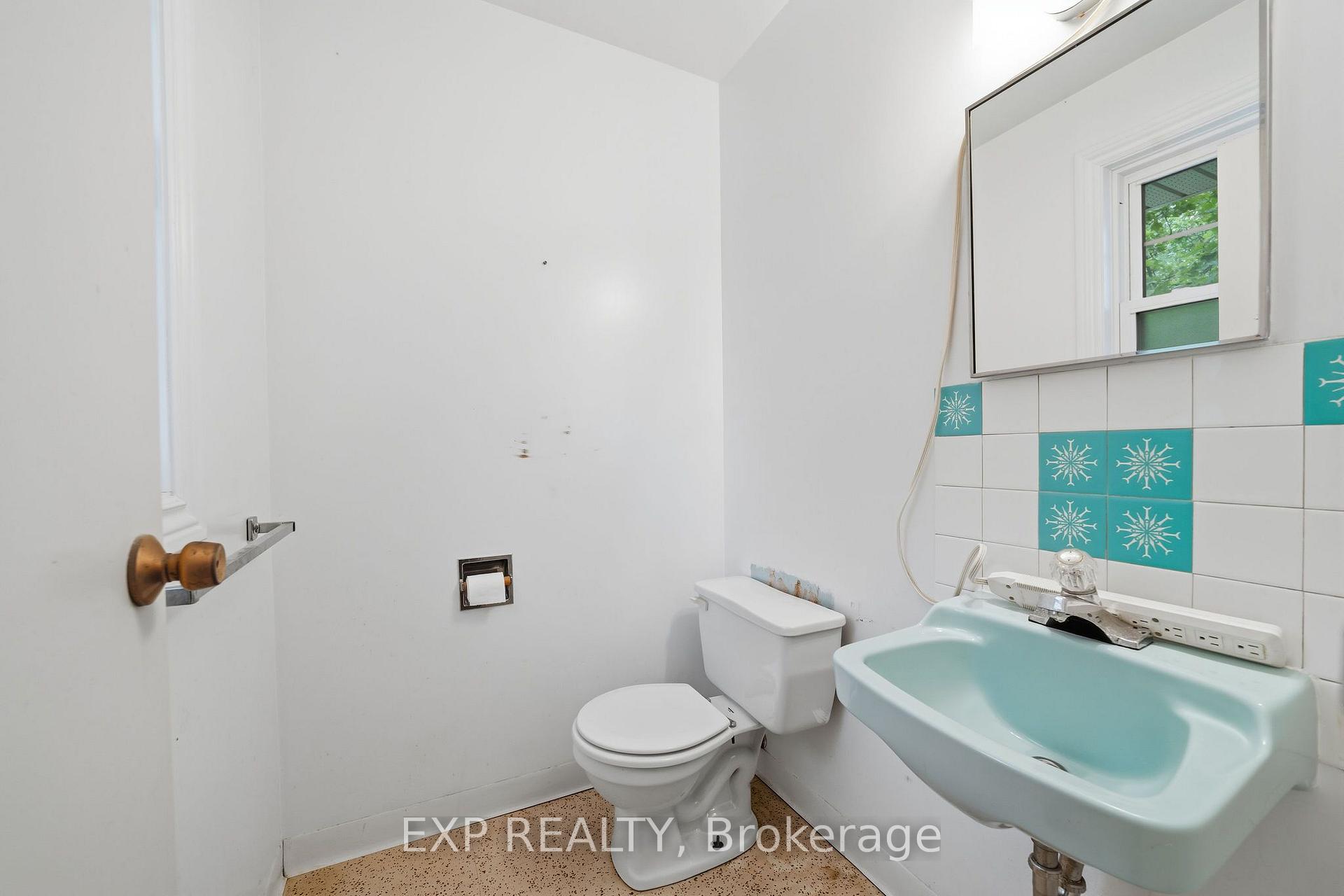 Photo 18 of 42 Queen Mary Crescent, London, North L — HOMEH
