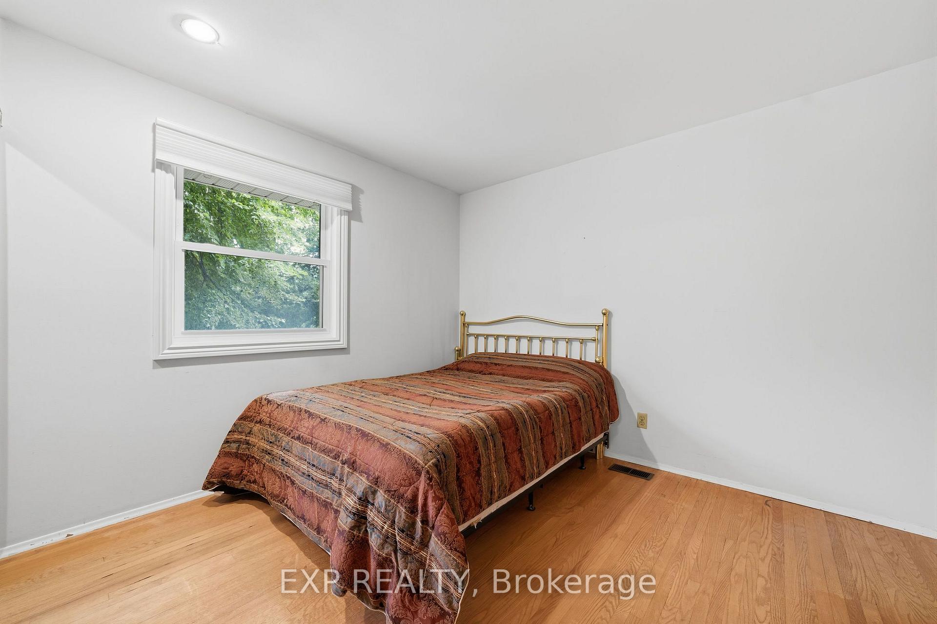 Photo 19 of 42 Queen Mary Crescent, London, North L — HOMEH
