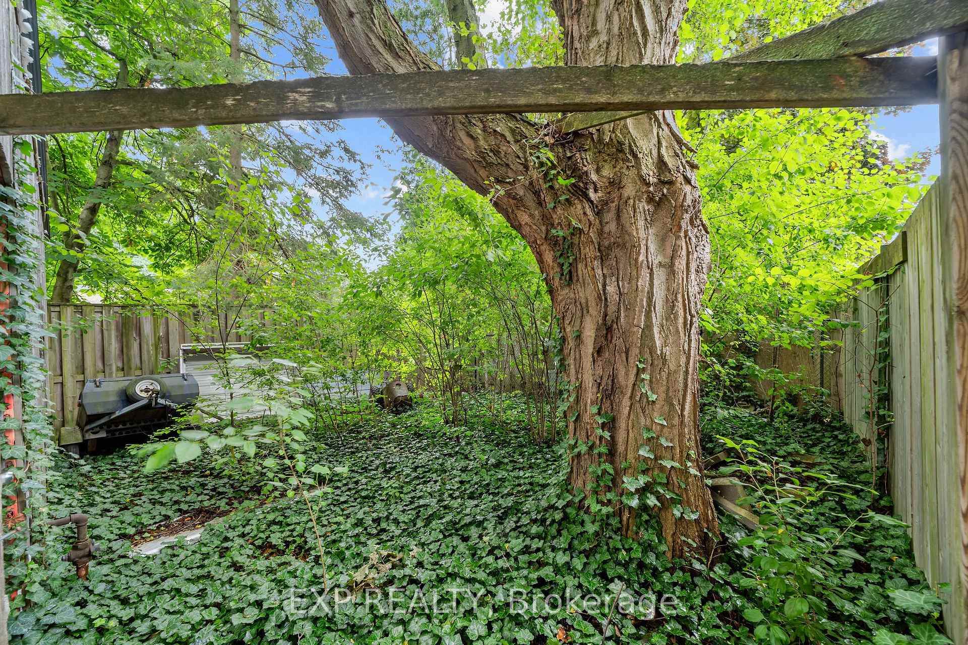 Photo 31 of 42 Queen Mary Crescent, London, North L — HOMEH