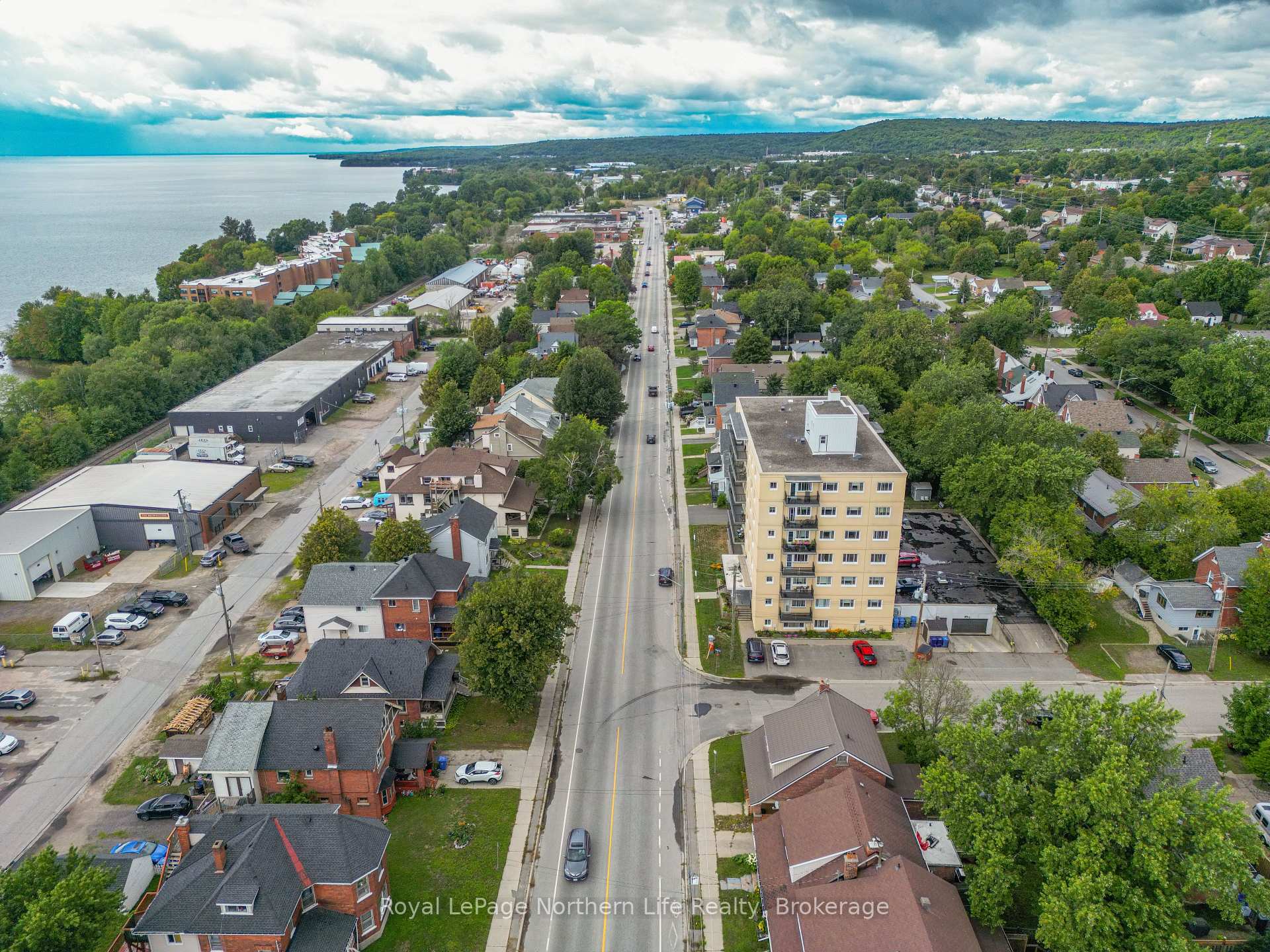 Photo 4 of Unit 202, 810 Main Street W, North Bay, West End — HOMEH