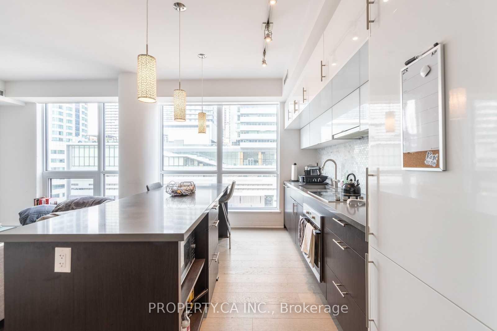 Photo 3 of Unit 911, 8 Mercer Street, Toronto, Waterfront Communities — HOMEH