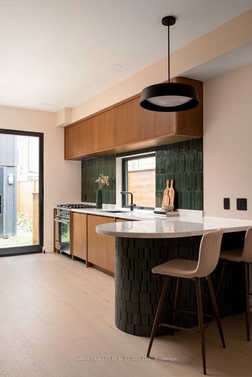 Photo 10 of 71 Robert Street, Toronto, University — HOMEH