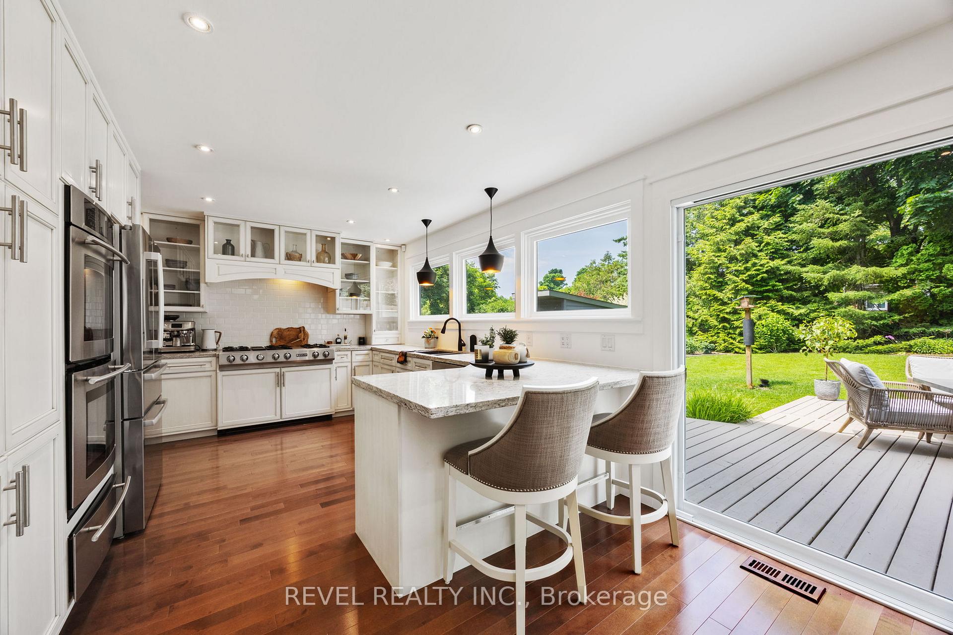 Photo 18 of 10 Shoreview Drive, Barrie, North Shore — HOMEH