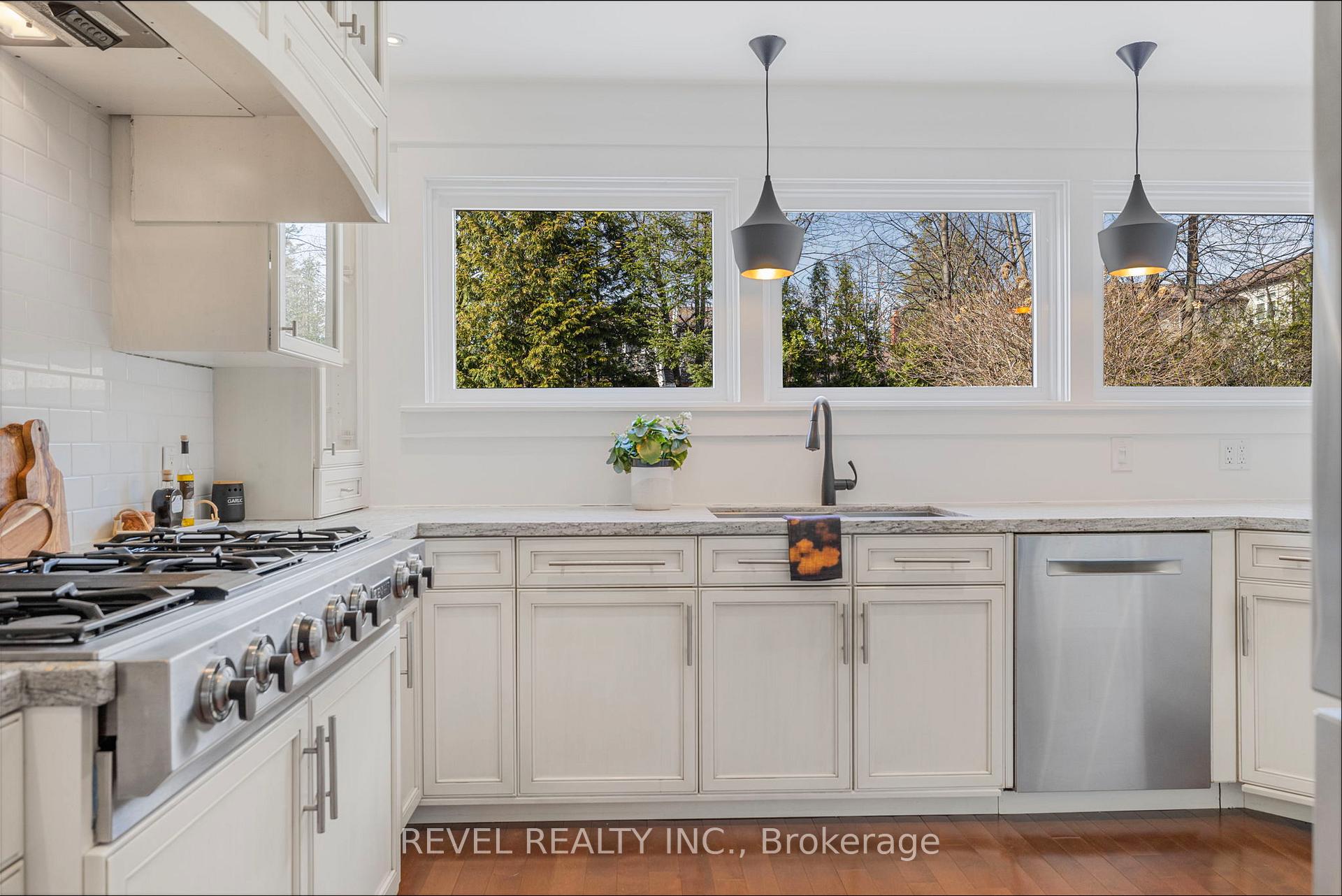 Photo 21 of 10 Shoreview Drive, Barrie, North Shore — HOMEH