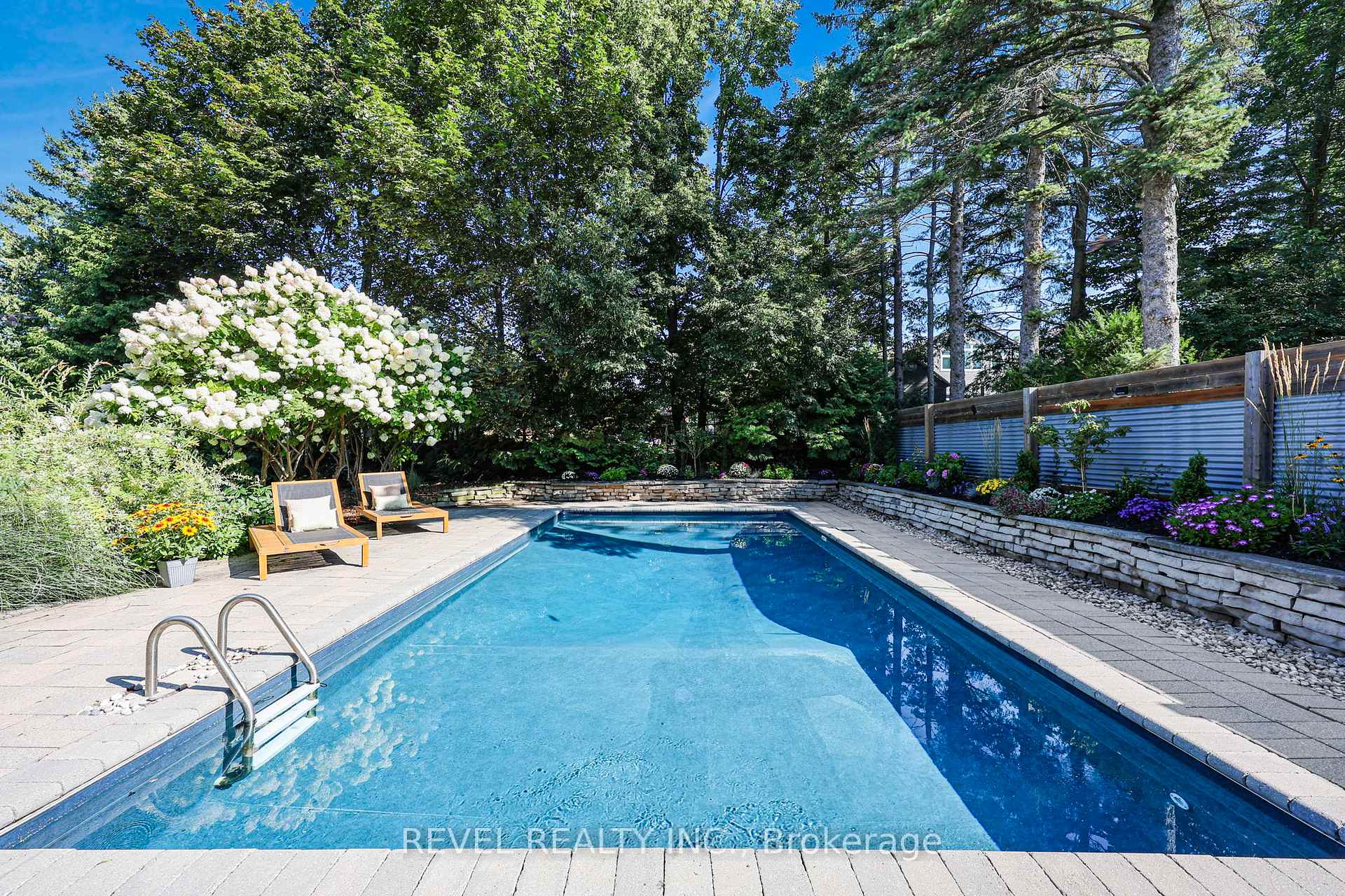 Photo 43 of 10 Shoreview Drive, Barrie, North Shore — HOMEH