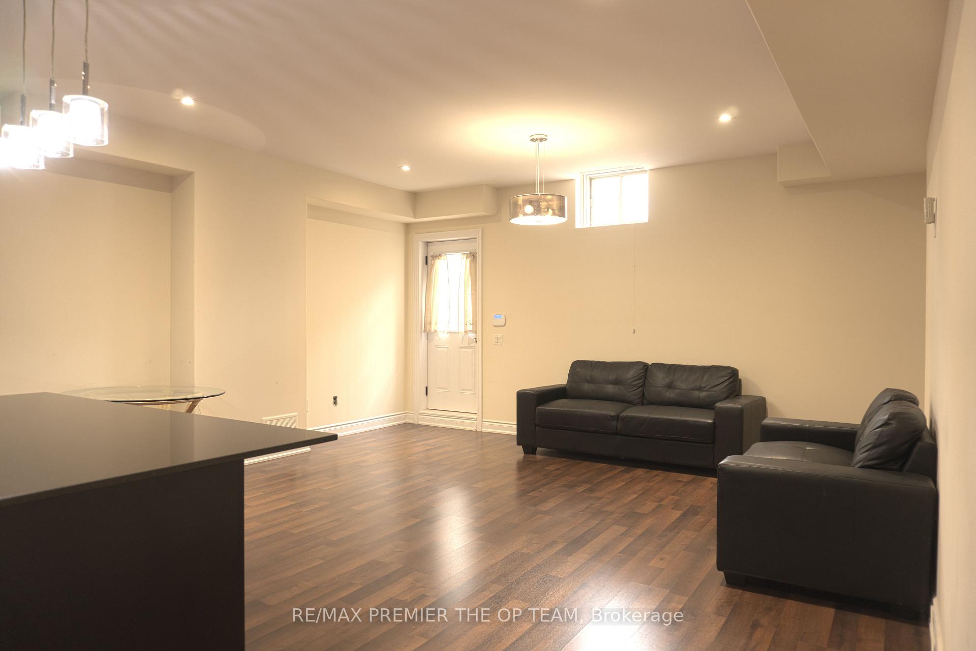 Photo 4 of Unit Lower, 7 Dunrobin Crescent, Vaughan, Kleinburg — HOMEH