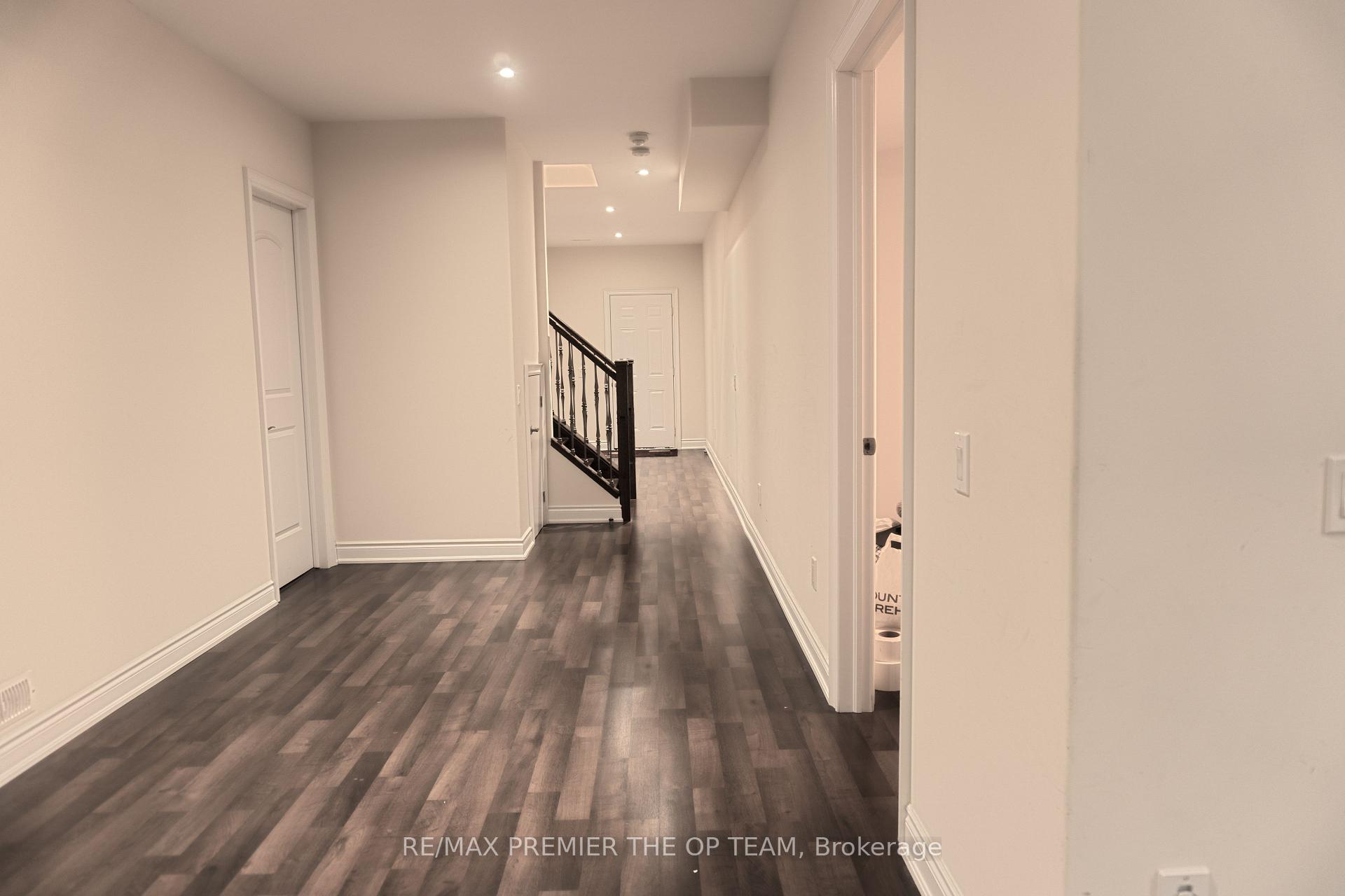 Photo 11 of Unit Lower, 7 Dunrobin Crescent, Vaughan, Kleinburg — HOMEH