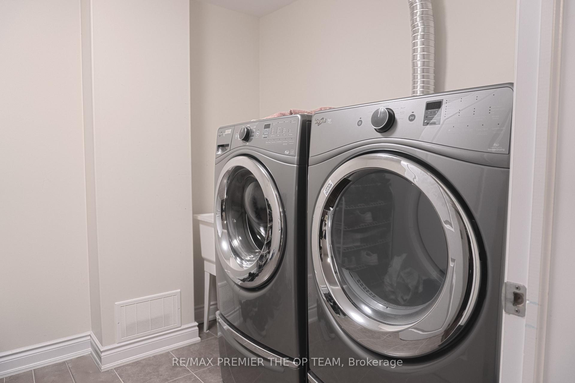 Photo 13 of Unit Lower, 7 Dunrobin Crescent, Vaughan, Kleinburg — HOMEH