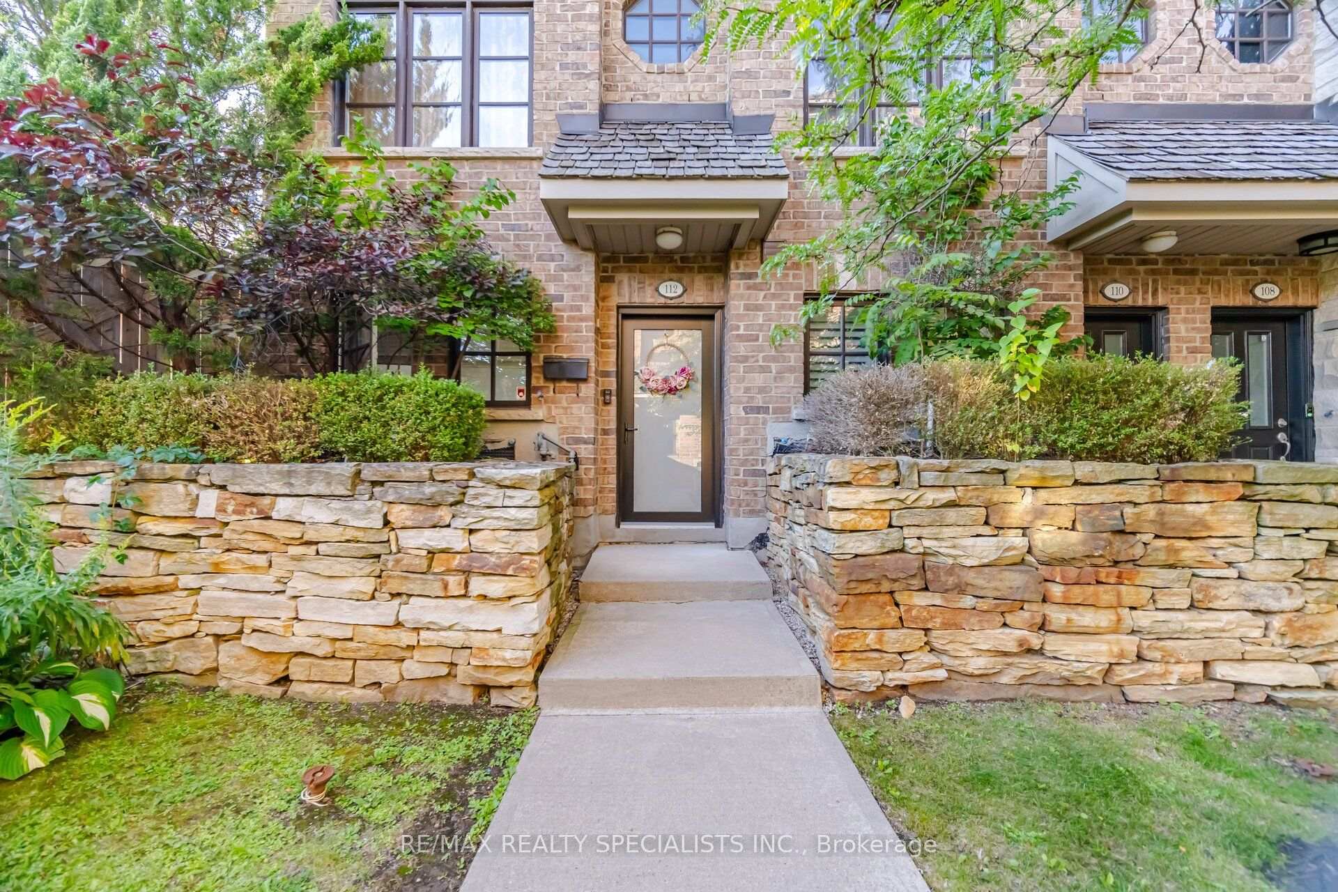 Photo 3 of Unit 112, 1812 Burnhamthorpe Road E, Mississauga, Applewood — HOMEH