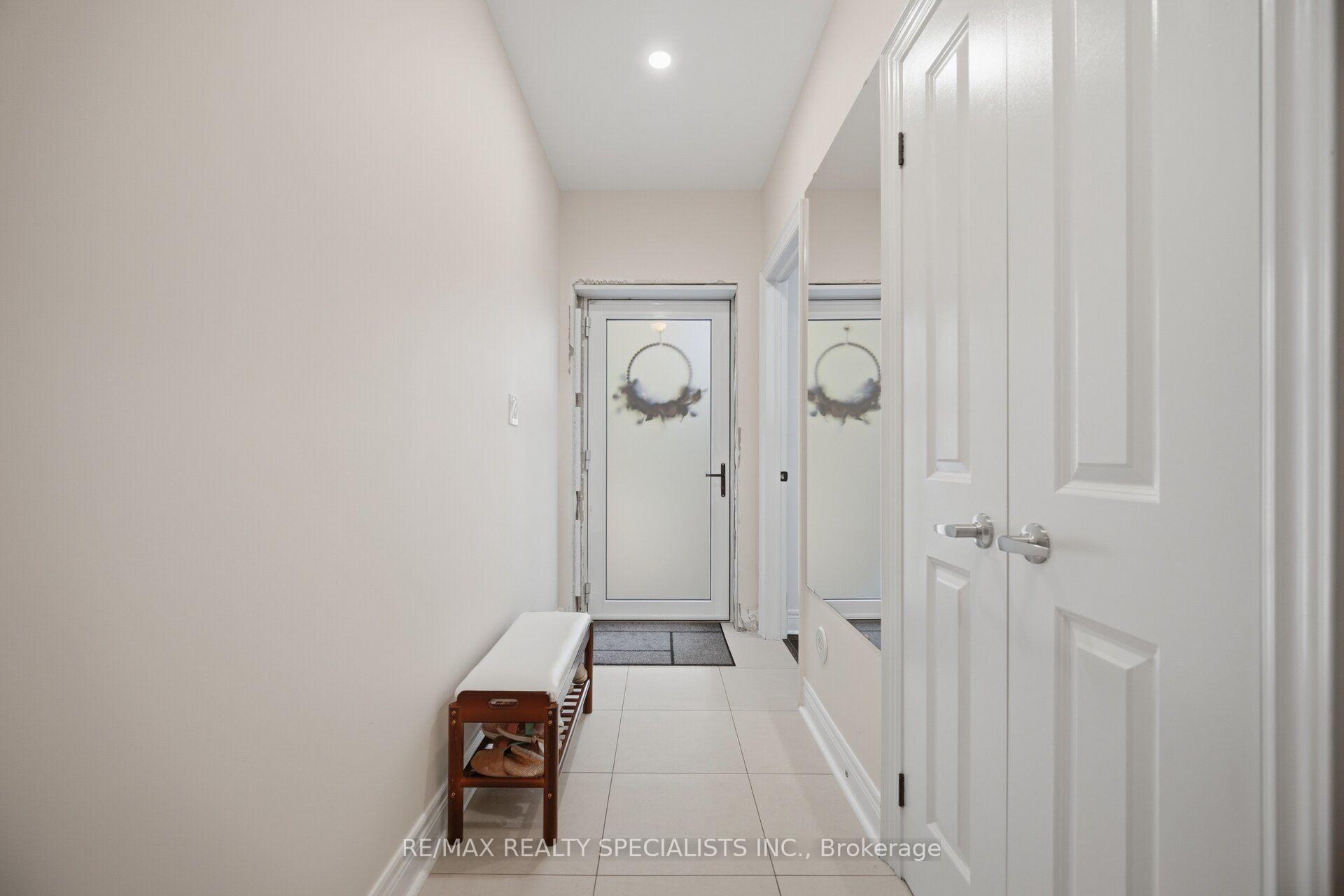 Photo 6 of Unit 112, 1812 Burnhamthorpe Road E, Mississauga, Applewood — HOMEH