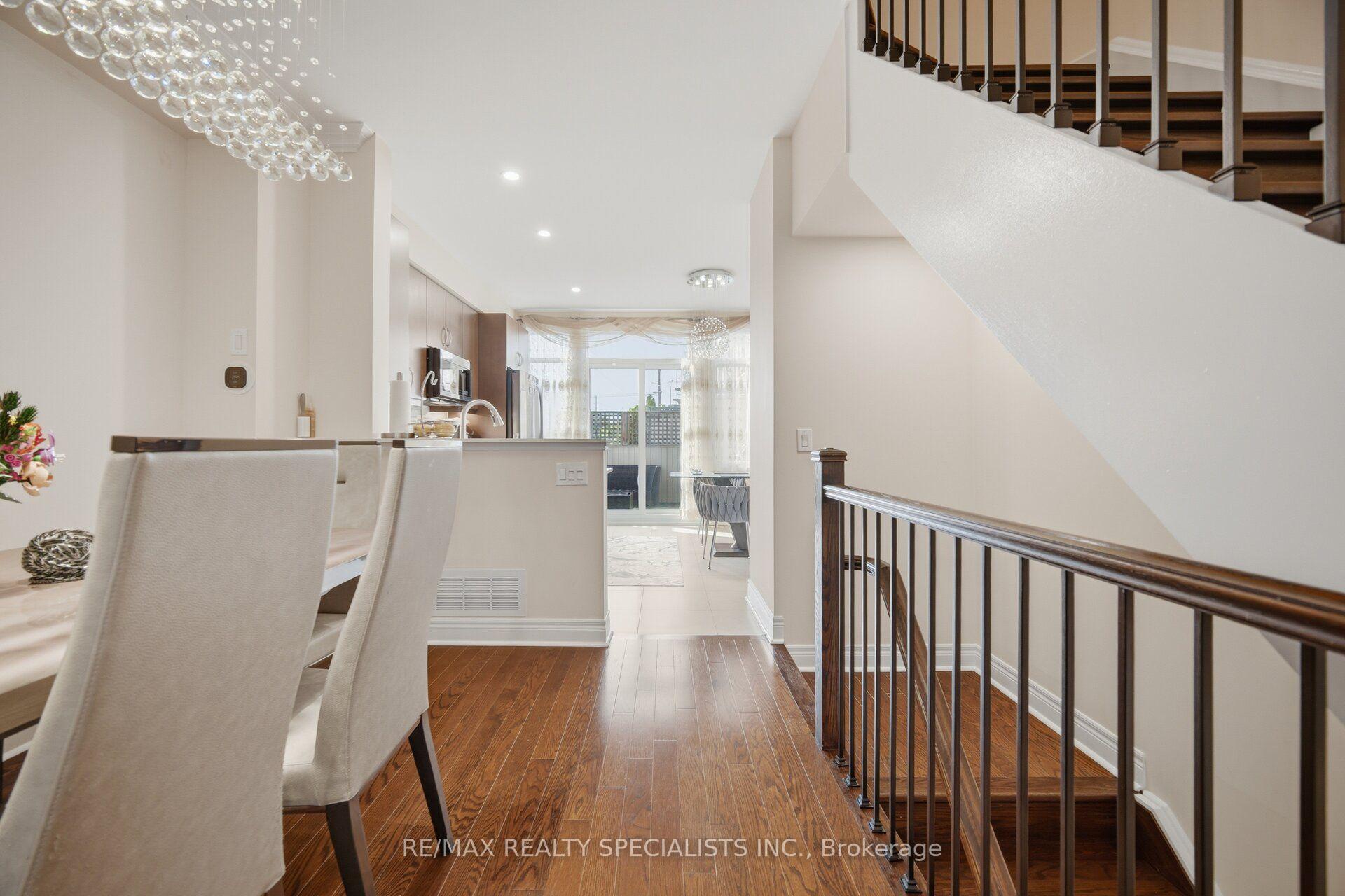 Photo 12 of Unit 112, 1812 Burnhamthorpe Road E, Mississauga, Applewood — HOMEH