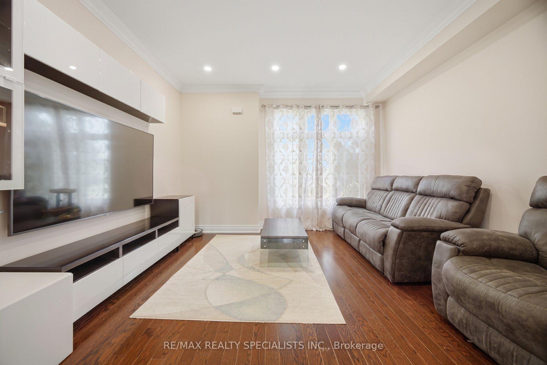 Photo 21 of Unit 112, 1812 Burnhamthorpe Road E, Mississauga, Applewood — HOMEH
