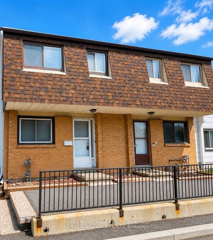 Photo 2 of 53J Sumac Street, Ottawa, Beacon Hill South — HOMEH