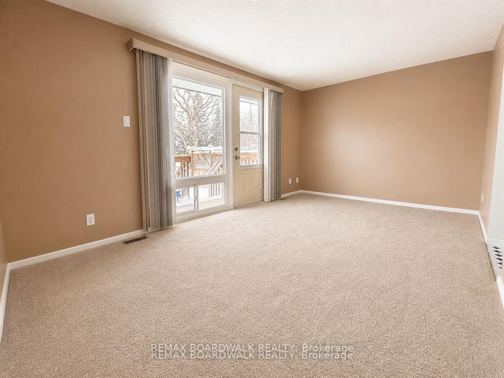 Photo 5 of 53J Sumac Street, Ottawa, Beacon Hill South — HOMEH