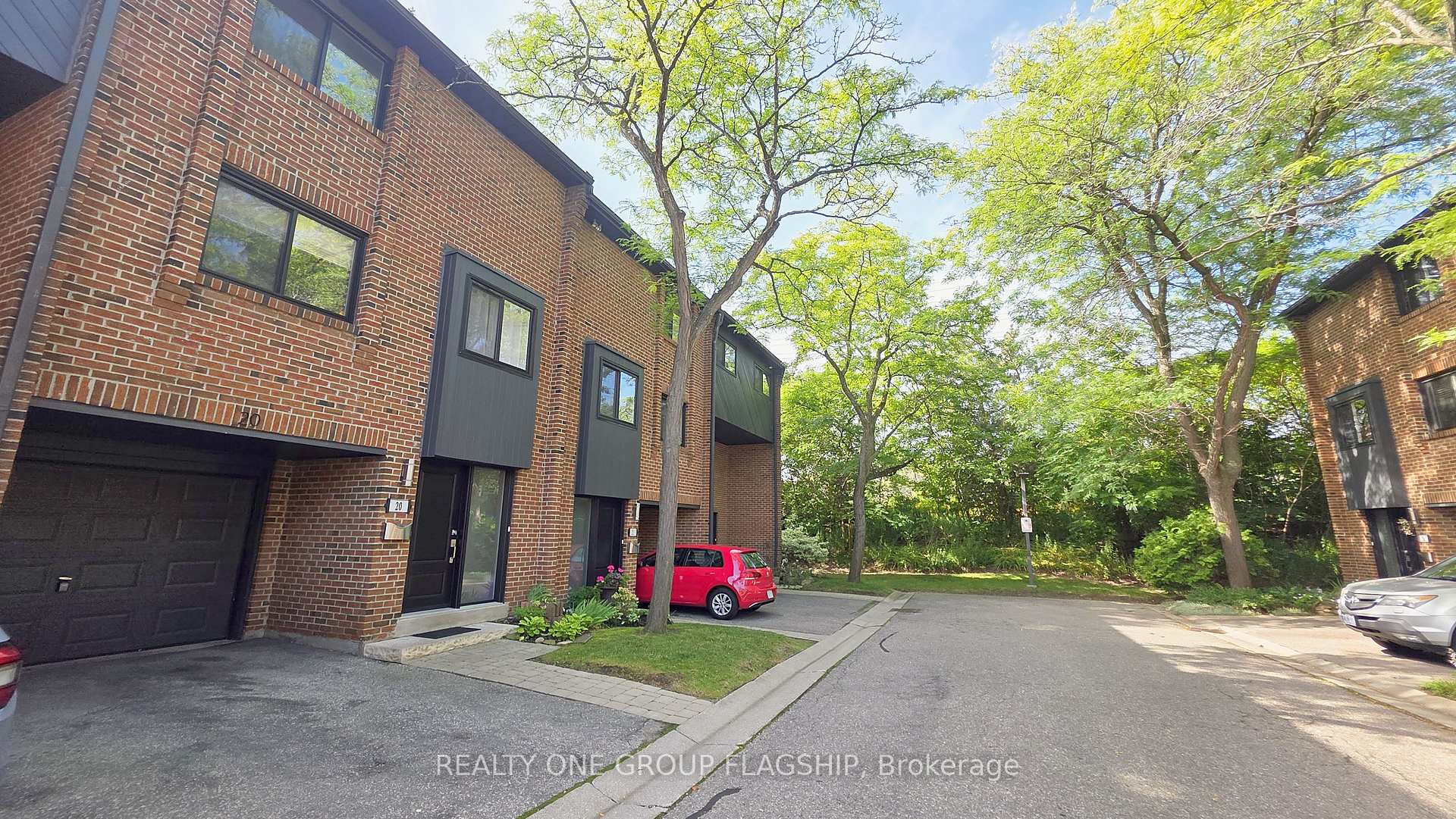 Photo 2 of Unit 20, 20 Mineola Road E, Mississauga, Mineola — HOMEH
