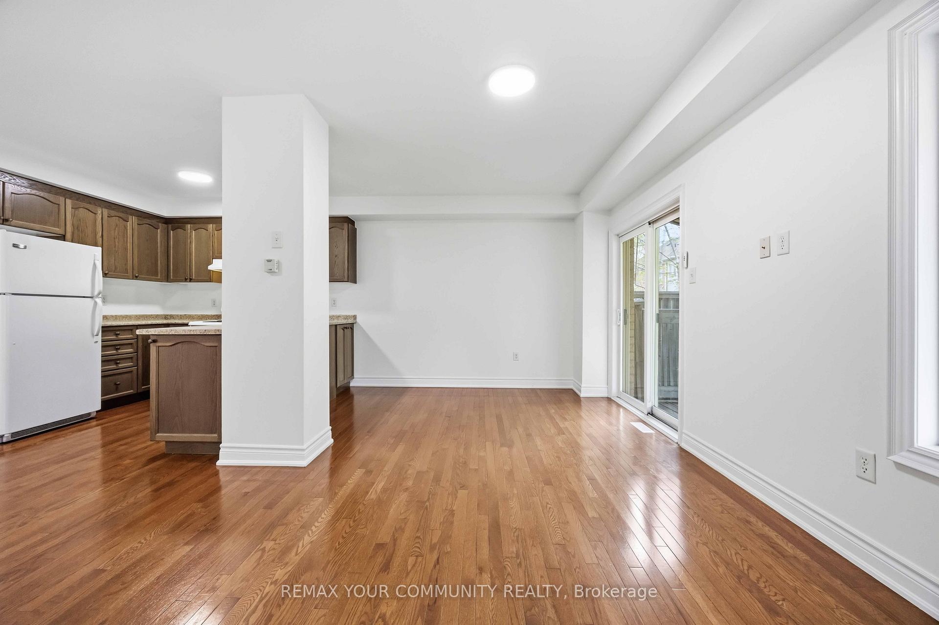 Photo 8 of 17 Latitude Lane, Whitchurch-Stouffville, Stouffville — HOMEH
