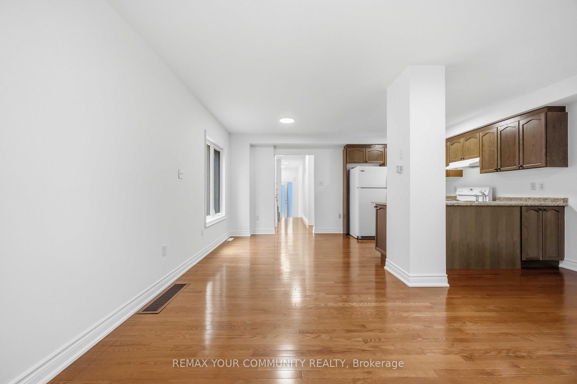 Photo 9 of 17 Latitude Lane, Whitchurch-Stouffville, Stouffville — HOMEH