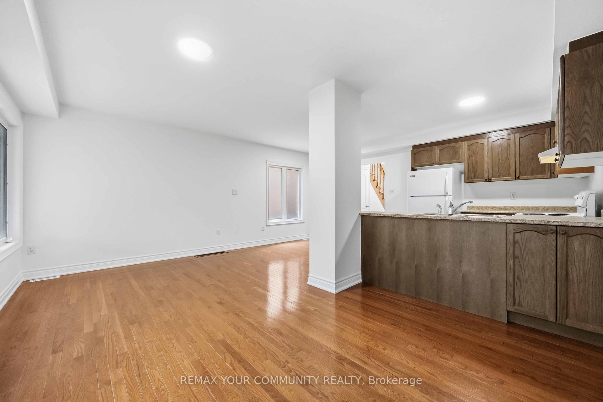 Photo 10 of 17 Latitude Lane, Whitchurch-Stouffville, Stouffville — HOMEH