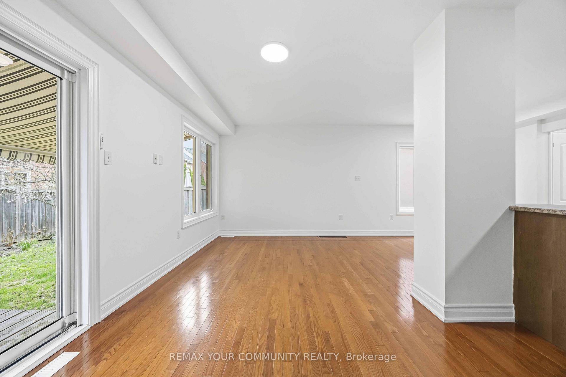 Photo 11 of 17 Latitude Lane, Whitchurch-Stouffville, Stouffville — HOMEH