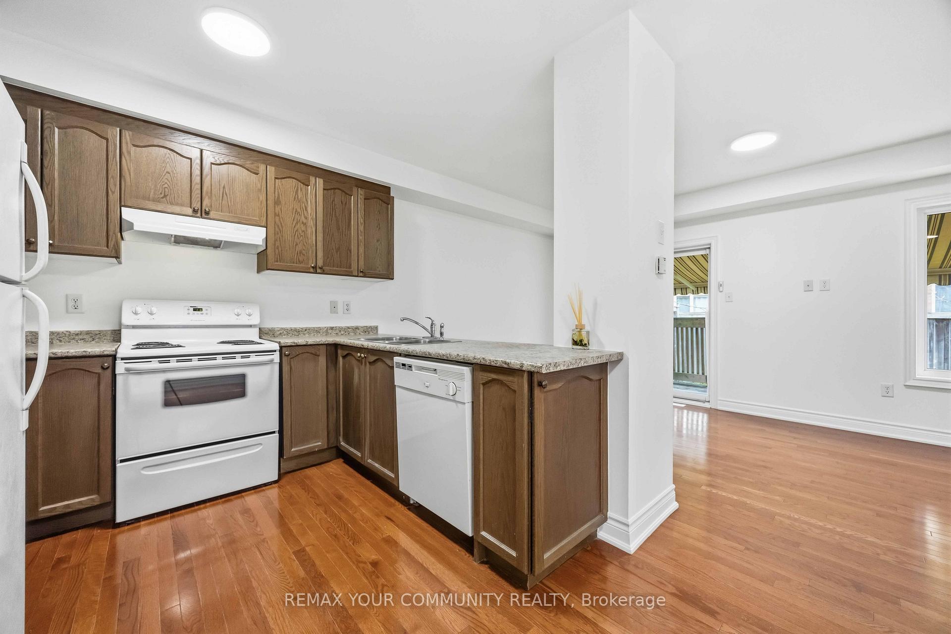 Photo 13 of 17 Latitude Lane, Whitchurch-Stouffville, Stouffville — HOMEH