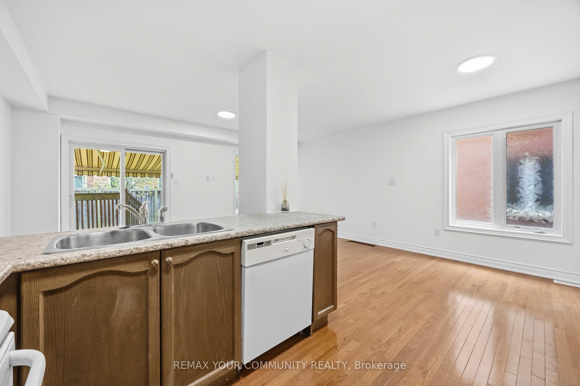 Photo 15 of 17 Latitude Lane, Whitchurch-Stouffville, Stouffville — HOMEH