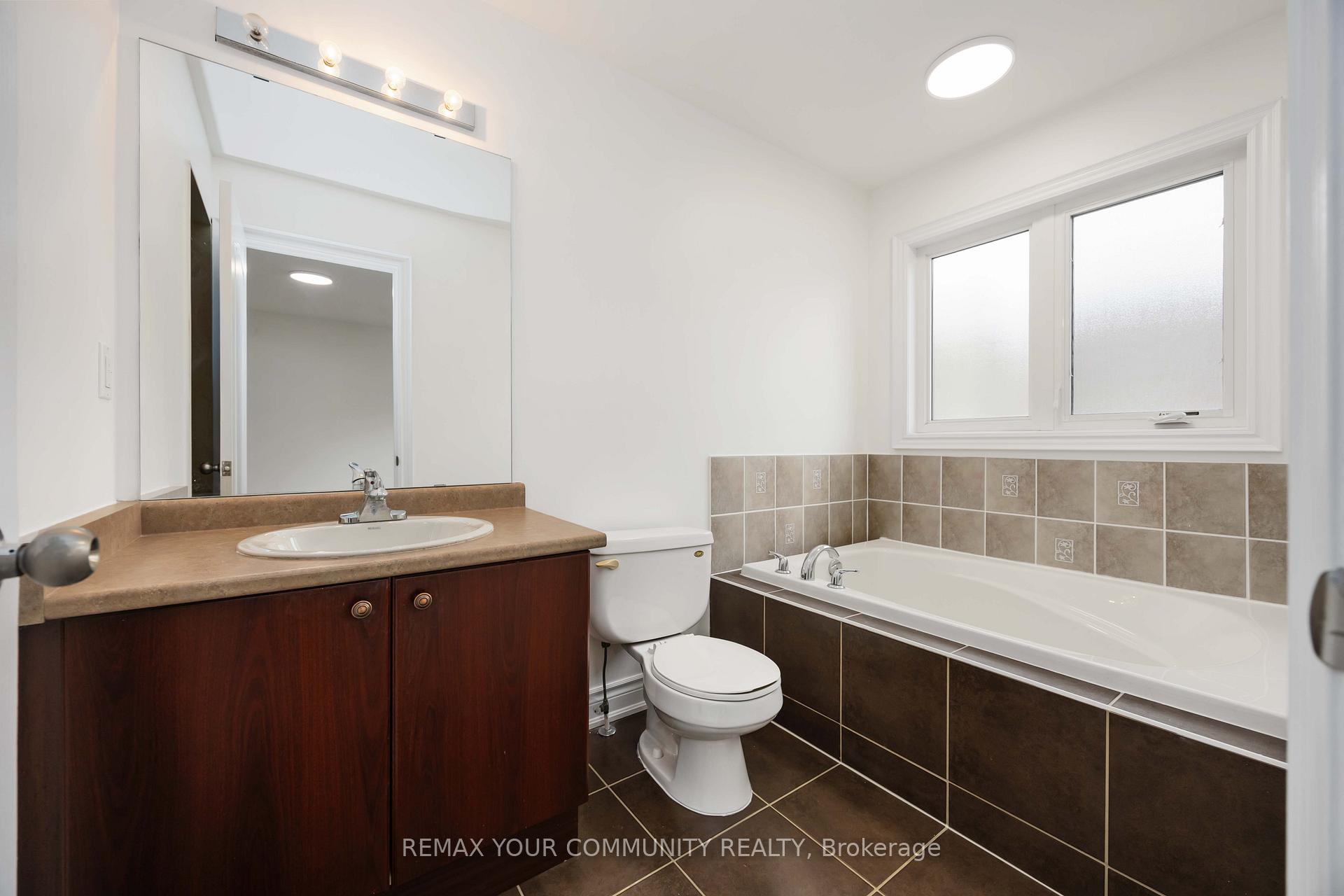 Photo 22 of 17 Latitude Lane, Whitchurch-Stouffville, Stouffville — HOMEH