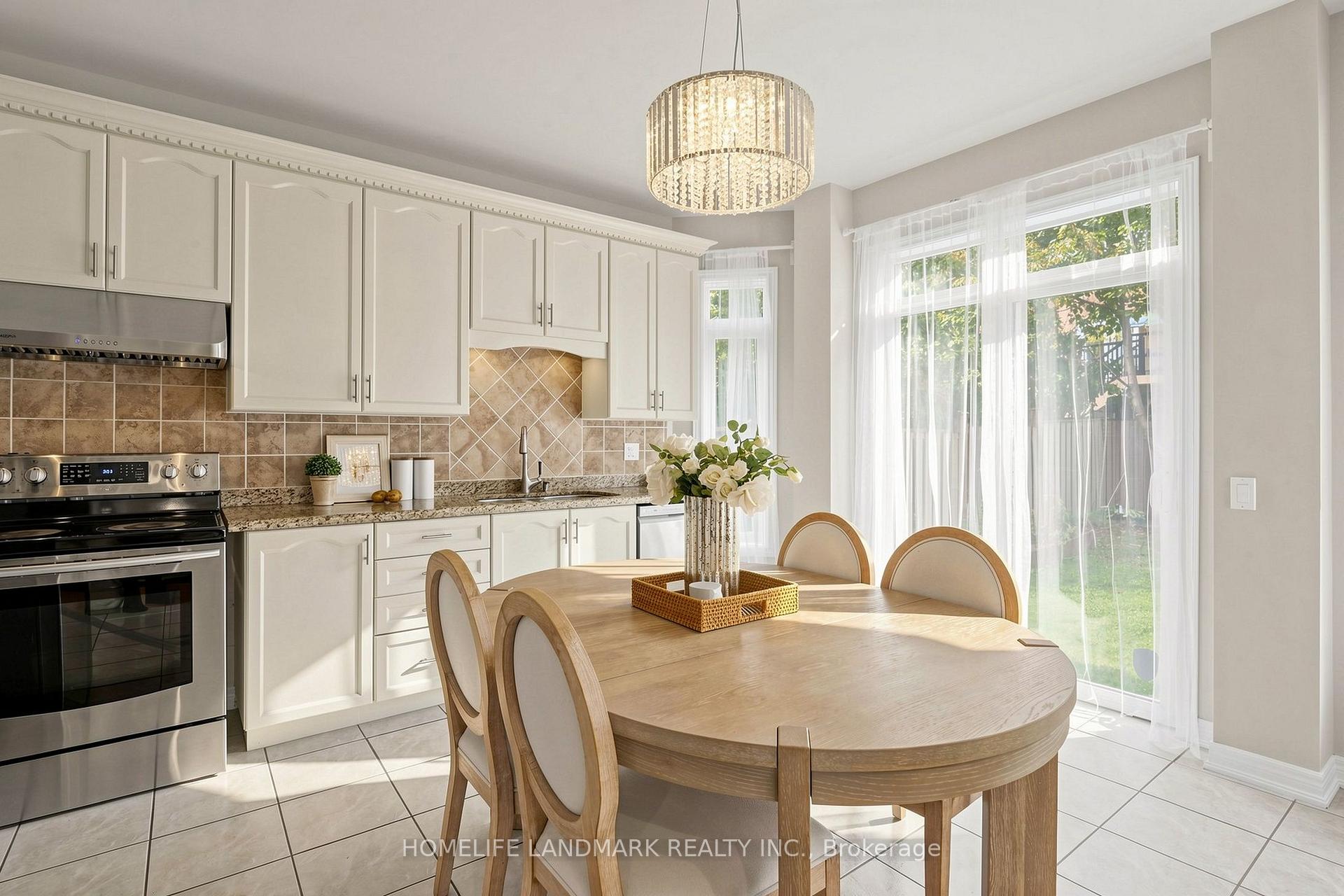 Photo 11 of 30 Edelweiss Avenue, Richmond Hill, Jefferson — HOMEH