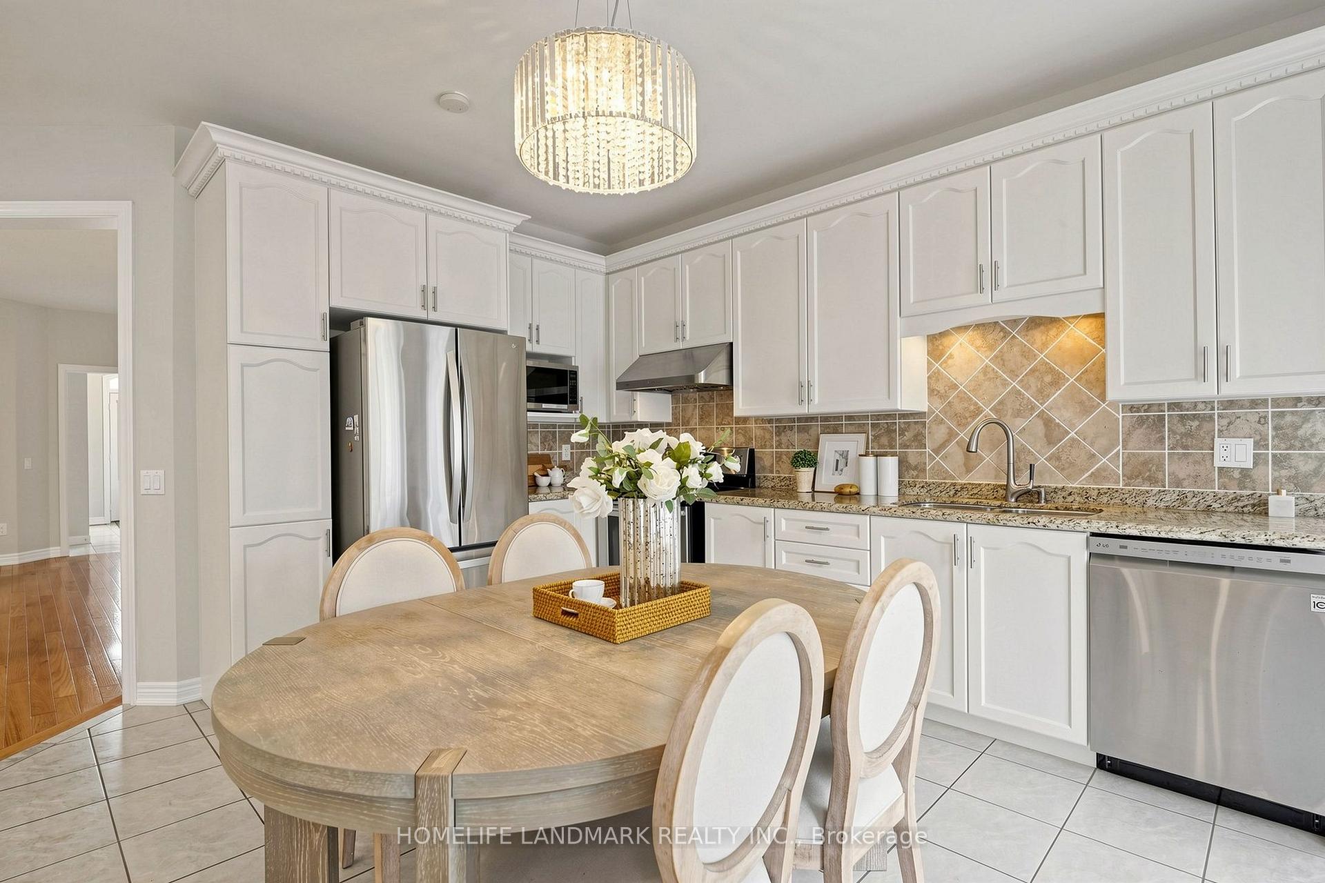 Photo 12 of 30 Edelweiss Avenue, Richmond Hill, Jefferson — HOMEH