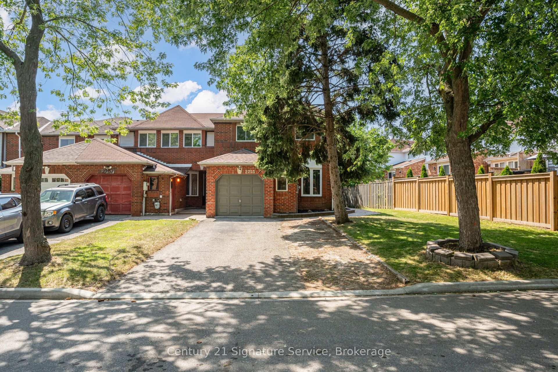Front of 2755 Lindholm Crescent