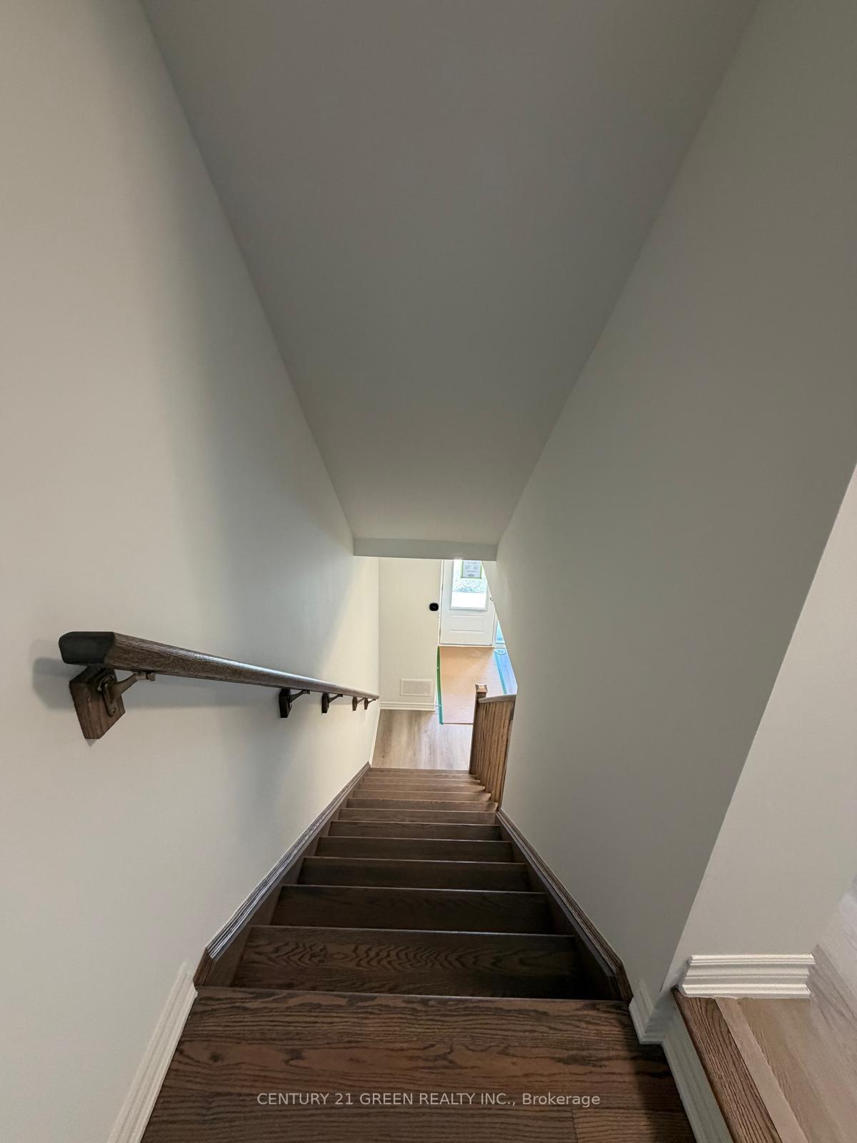 Photo 5 of 32 Canyon Hill Drive, Kitchener, Civic Centre — HOMEH