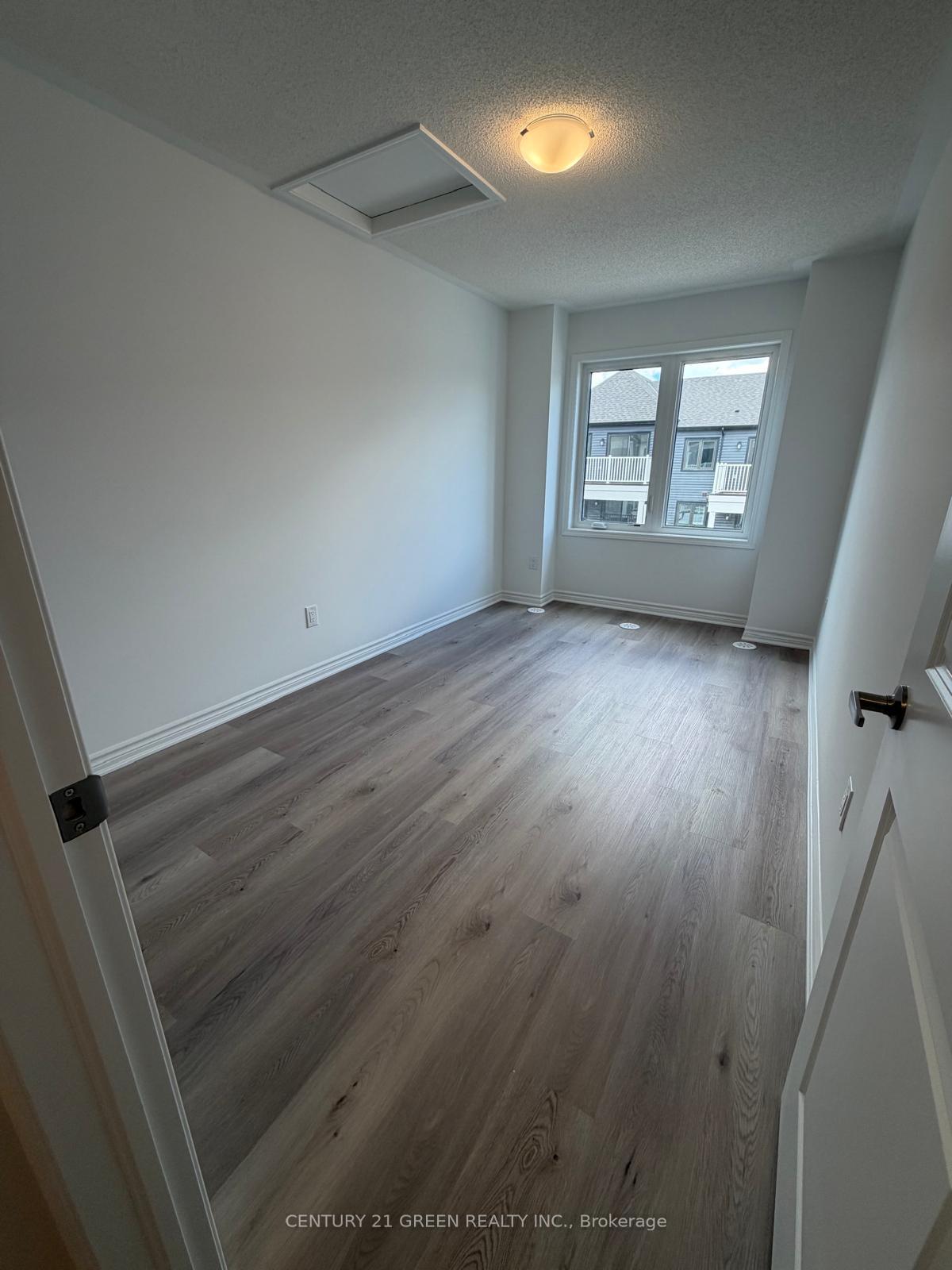Photo 14 of 32 Canyon Hill Drive, Kitchener, Civic Centre — HOMEH