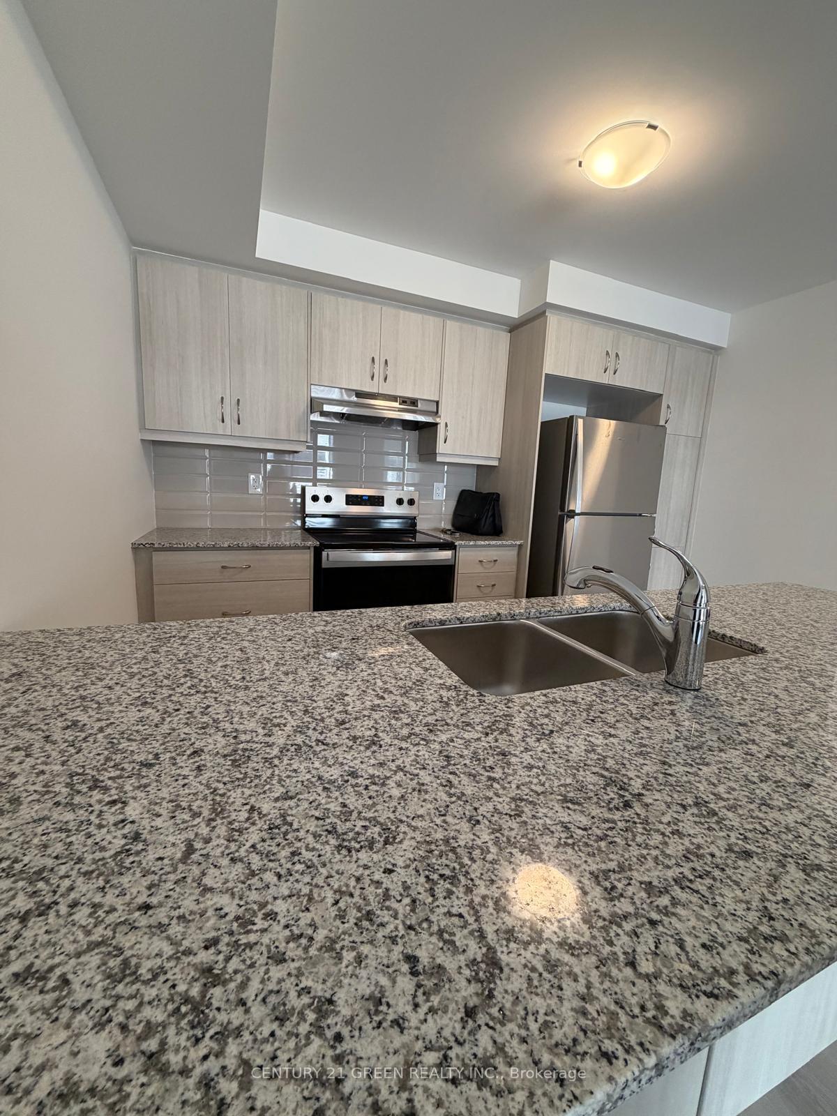 Photo 21 of 32 Canyon Hill Drive, Kitchener, Civic Centre — HOMEH