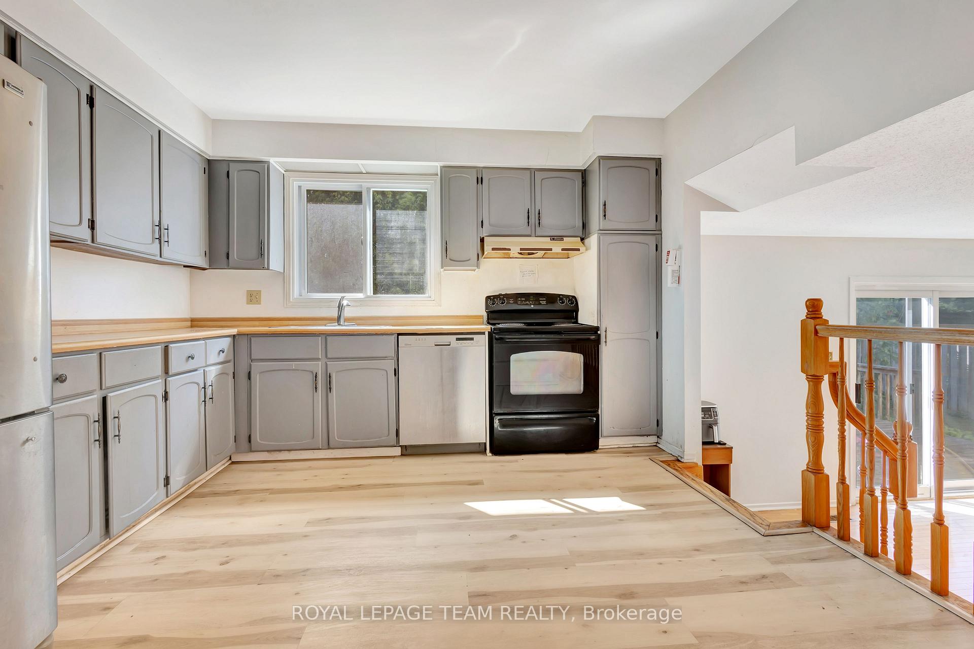 Photo 12 of 50 Equestrian Drive, Ottawa, Kanata - Bridlewood — HOMEH