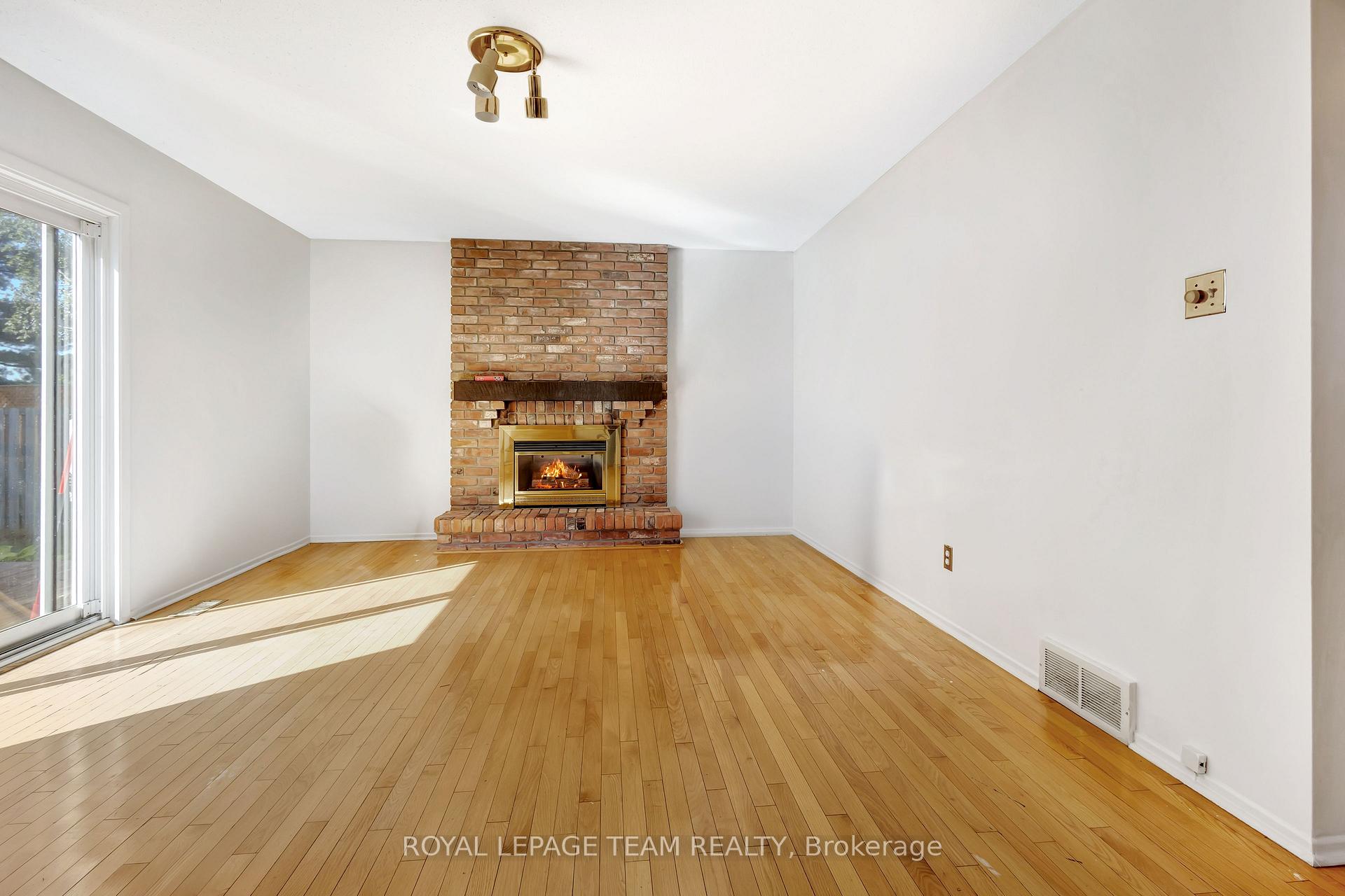 Photo 16 of 50 Equestrian Drive, Ottawa, Kanata - Bridlewood — HOMEH