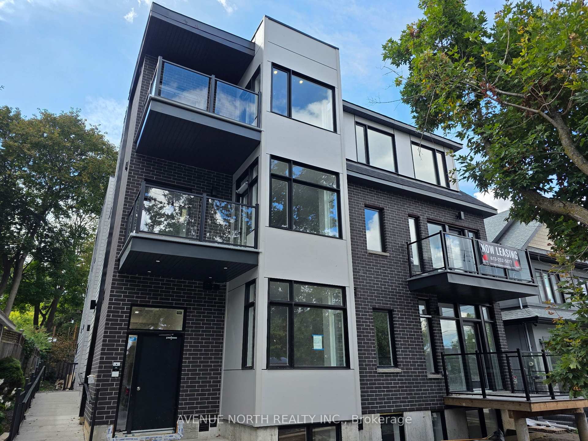 Photo of Unit 301, 436 Athlone Avenue