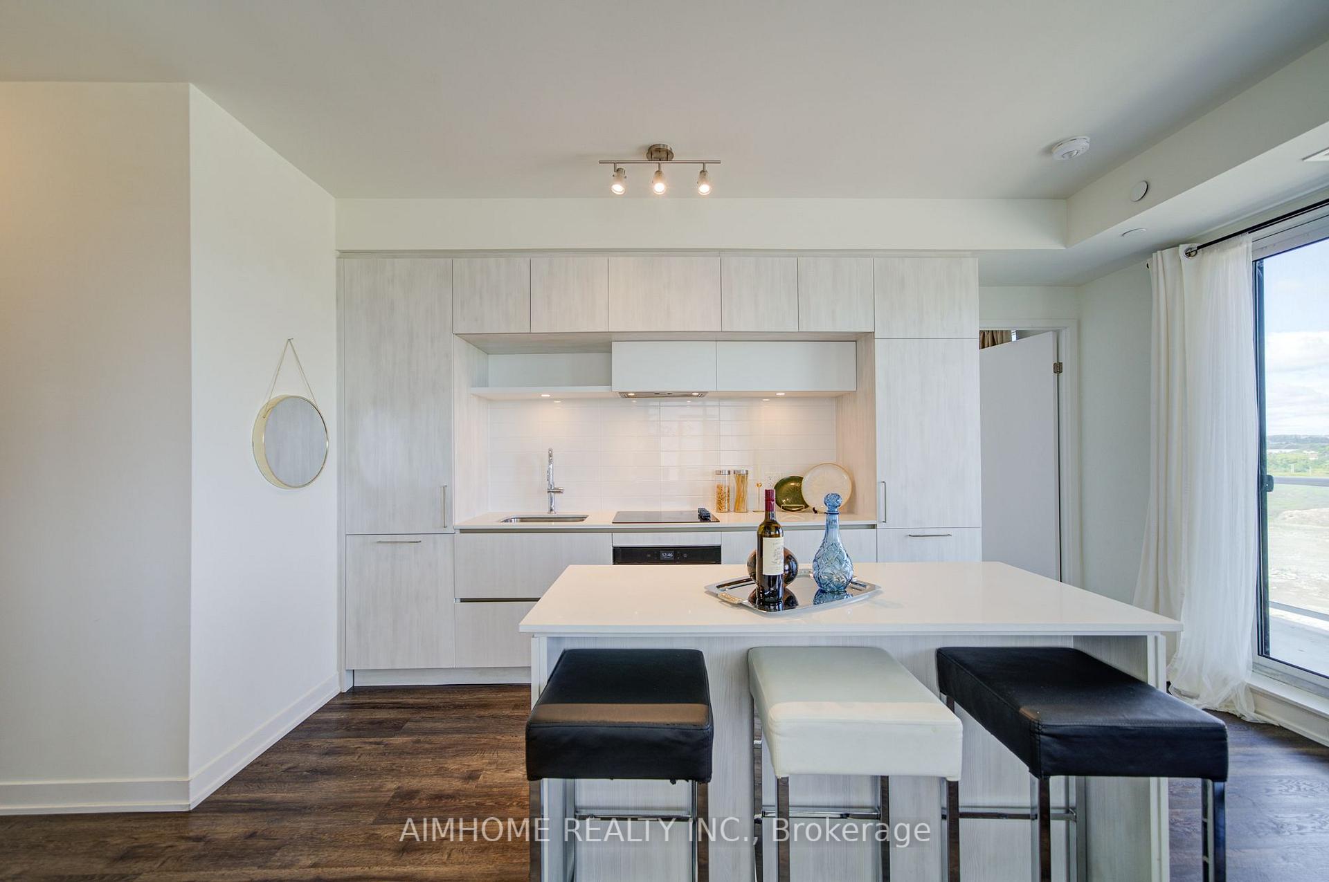 Photo 3 of Unit 829, 2 David Eyer Road E, Richmond Hill, Rural Richmond Hill — HOMEH