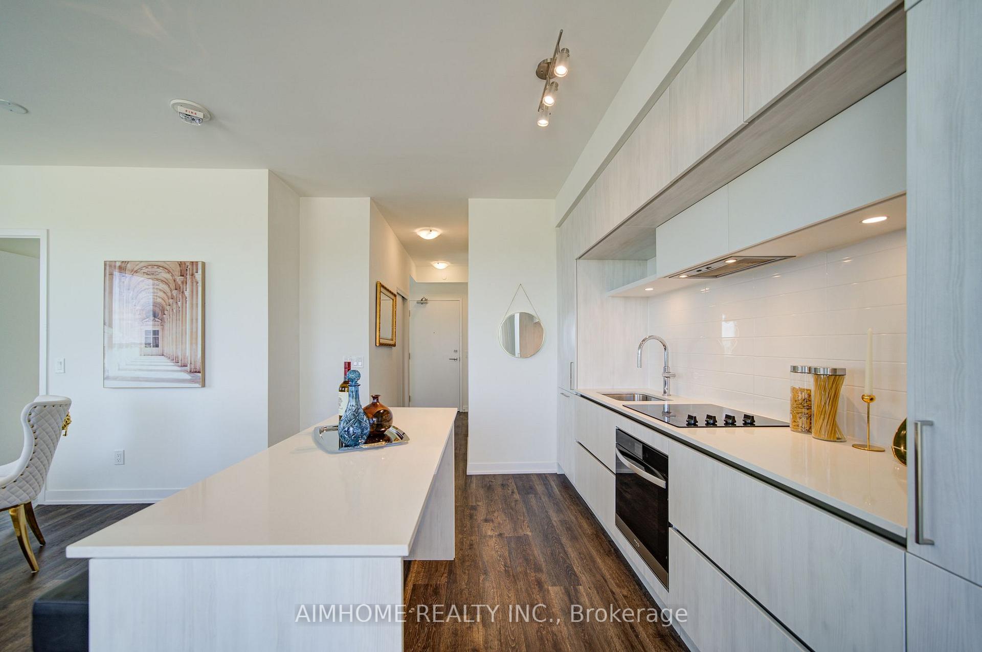 Photo 4 of Unit 829, 2 David Eyer Road E, Richmond Hill, Rural Richmond Hill — HOMEH
