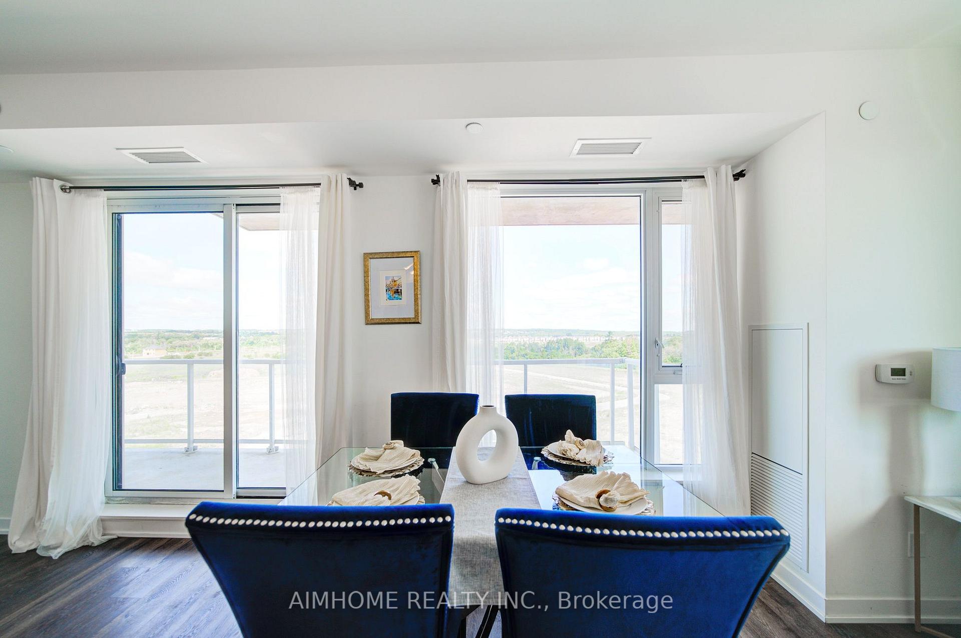 Photo 8 of Unit 829, 2 David Eyer Road E, Richmond Hill, Rural Richmond Hill — HOMEH