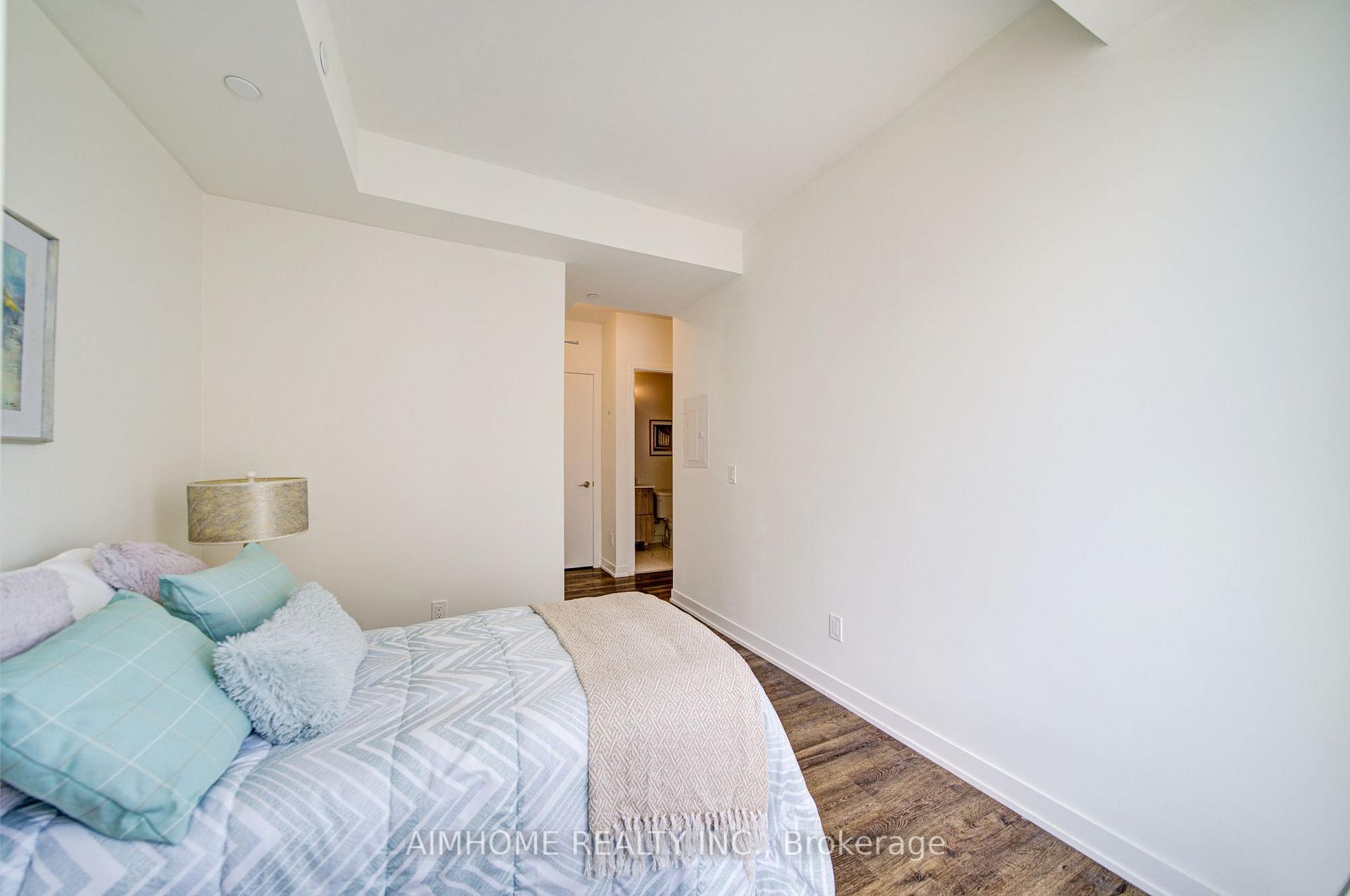 Photo 14 of Unit 829, 2 David Eyer Road E, Richmond Hill, Rural Richmond Hill — HOMEH