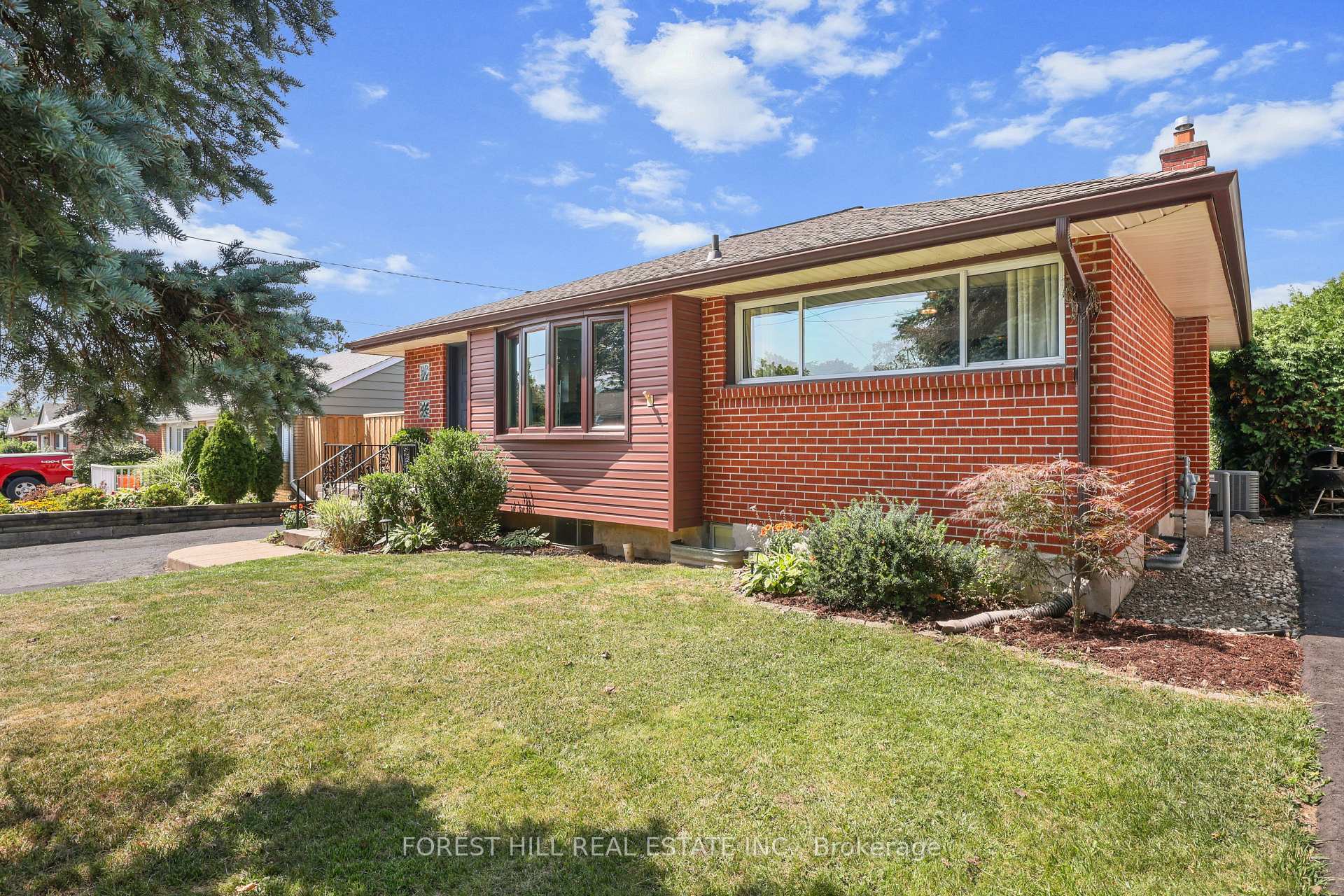 Photo 2 of 203 Merlin Crescent, London, East H — HOMEH