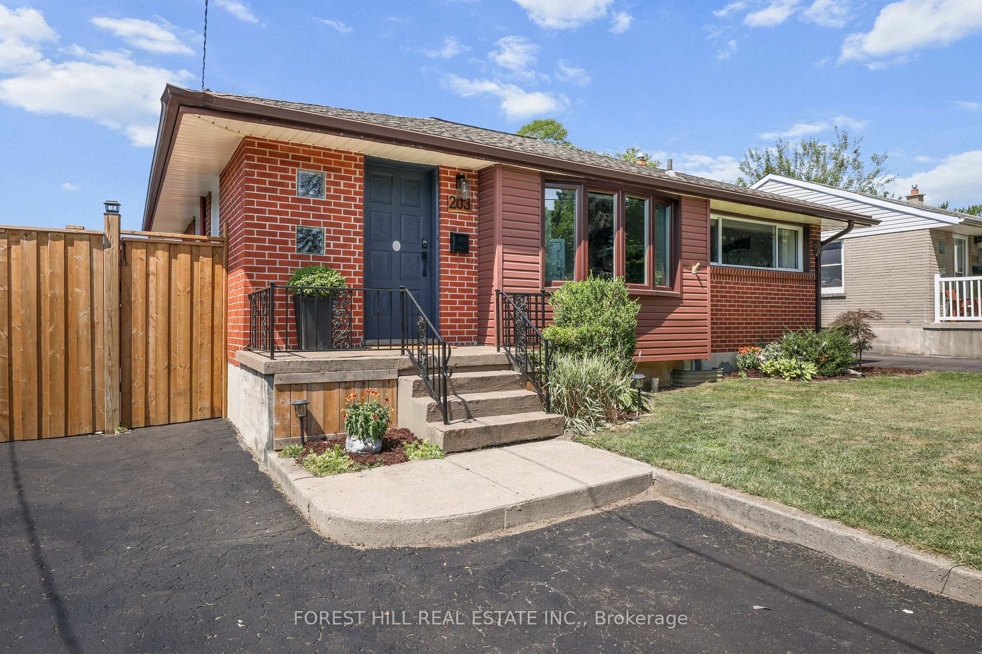 Photo 3 of 203 Merlin Crescent, London, East H — HOMEH