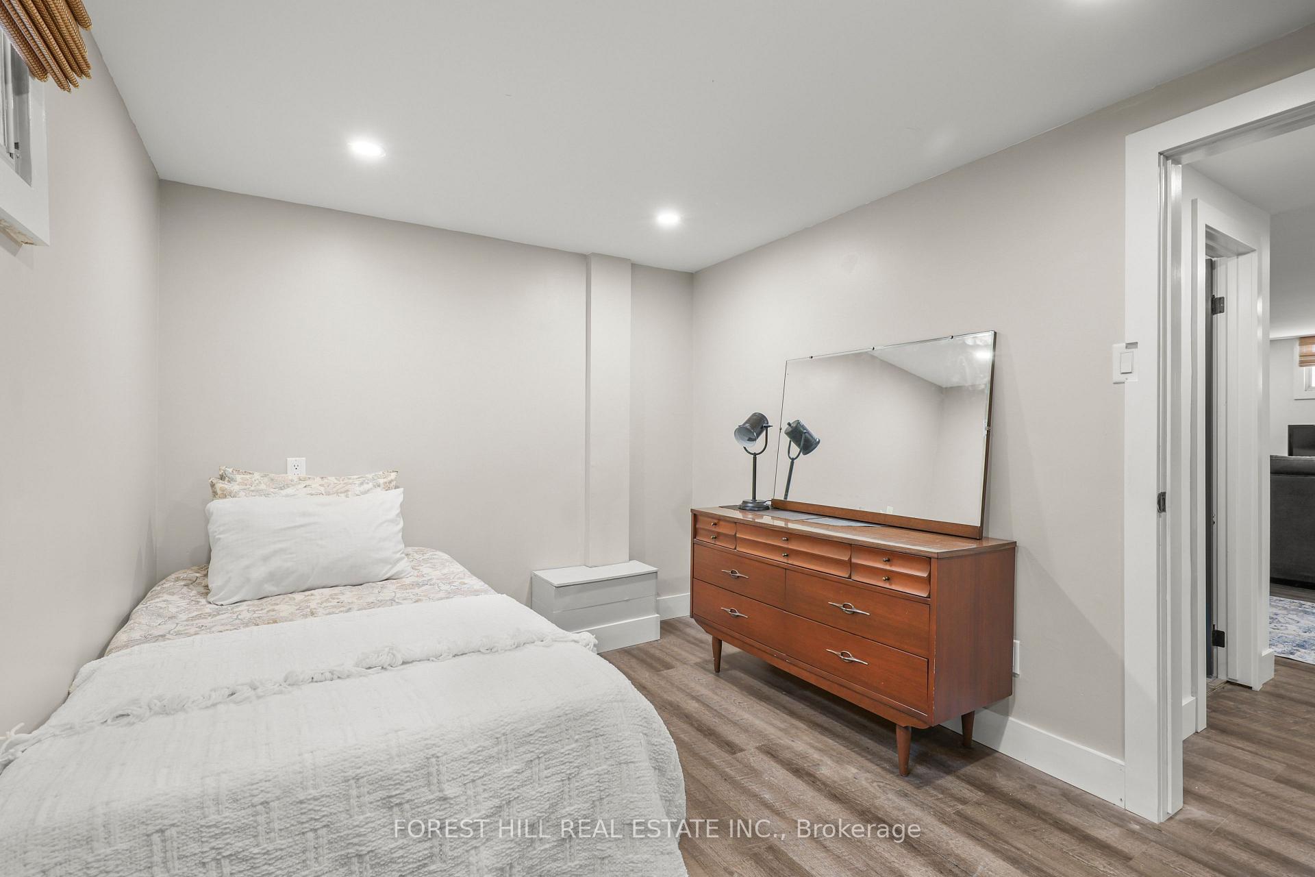 Photo 34 of 203 Merlin Crescent, London, East H — HOMEH