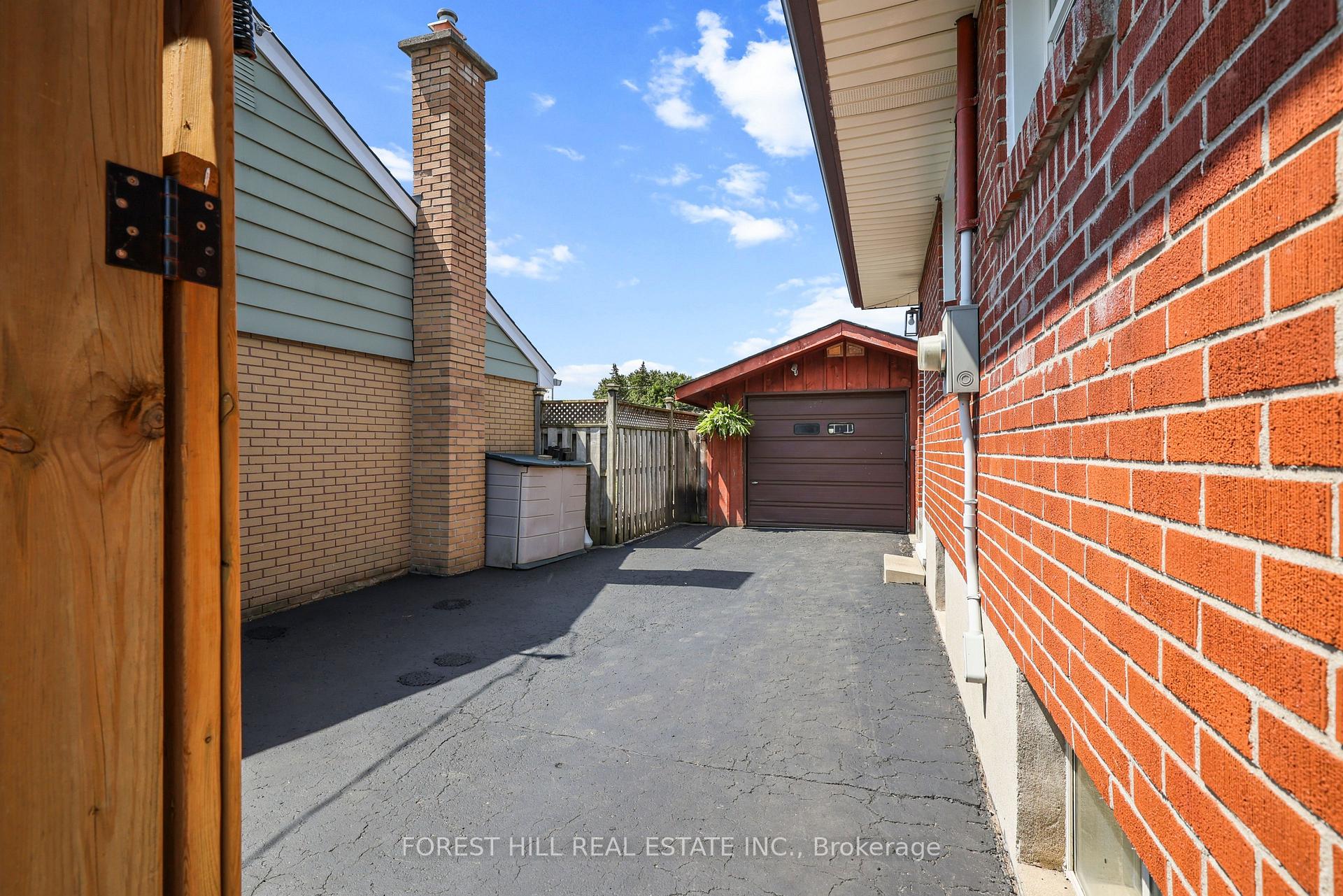 Photo 37 of 203 Merlin Crescent, London, East H — HOMEH