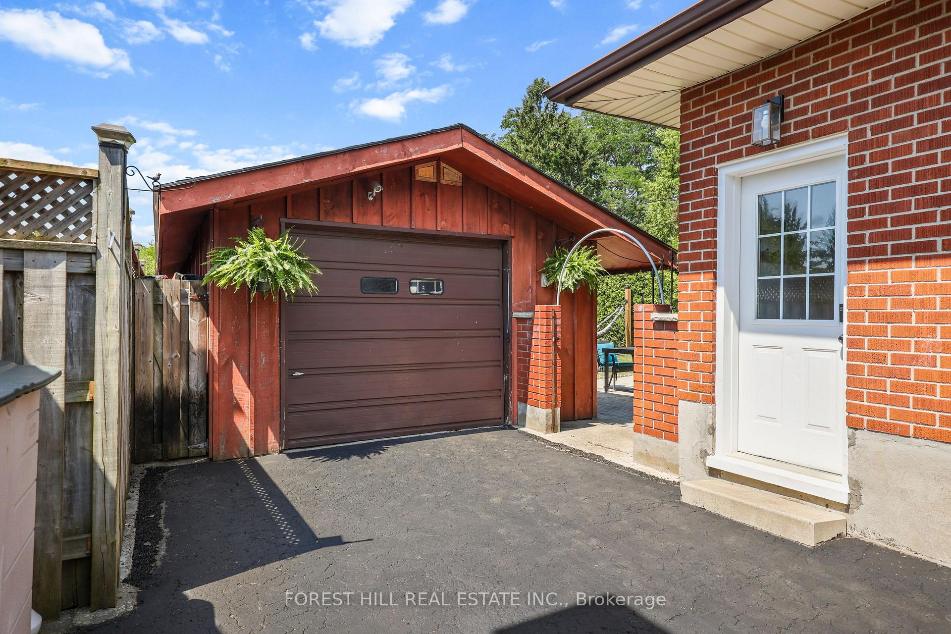 Photo 38 of 203 Merlin Crescent, London, East H — HOMEH