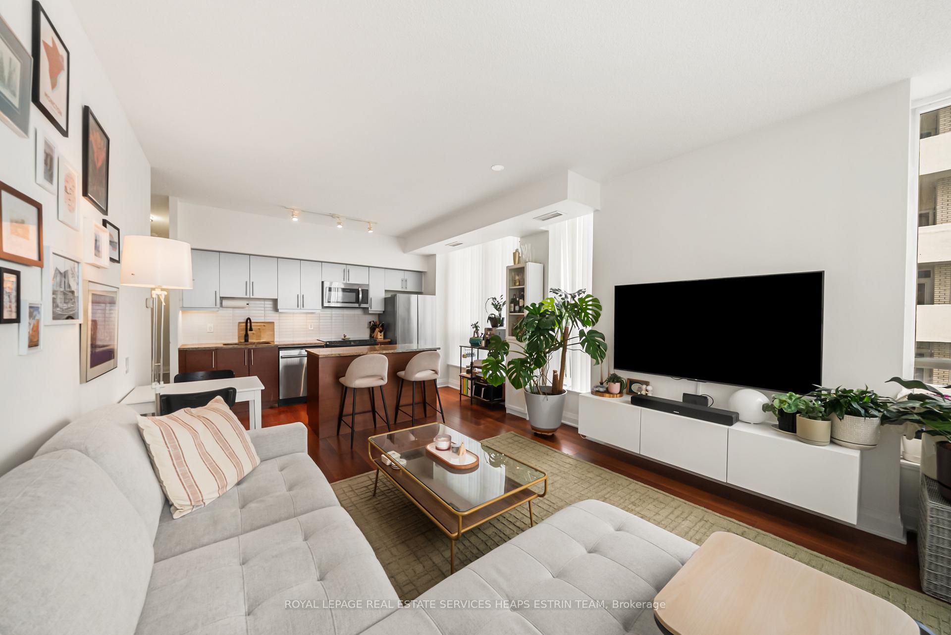 Photo of Unit 704, 83 Redpath Avenue