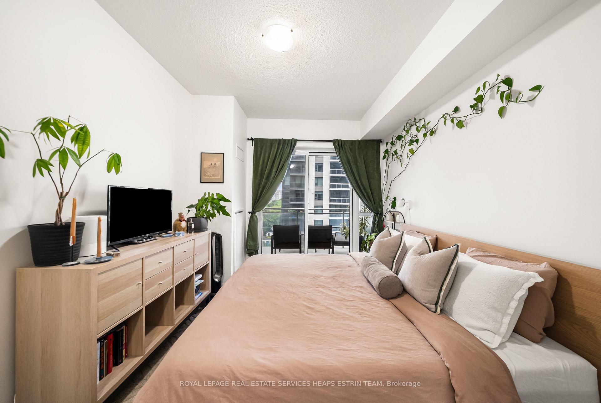 Photo 10 of Unit 704, 83 Redpath Avenue, Toronto, Mount Pleasant West — HOMEH